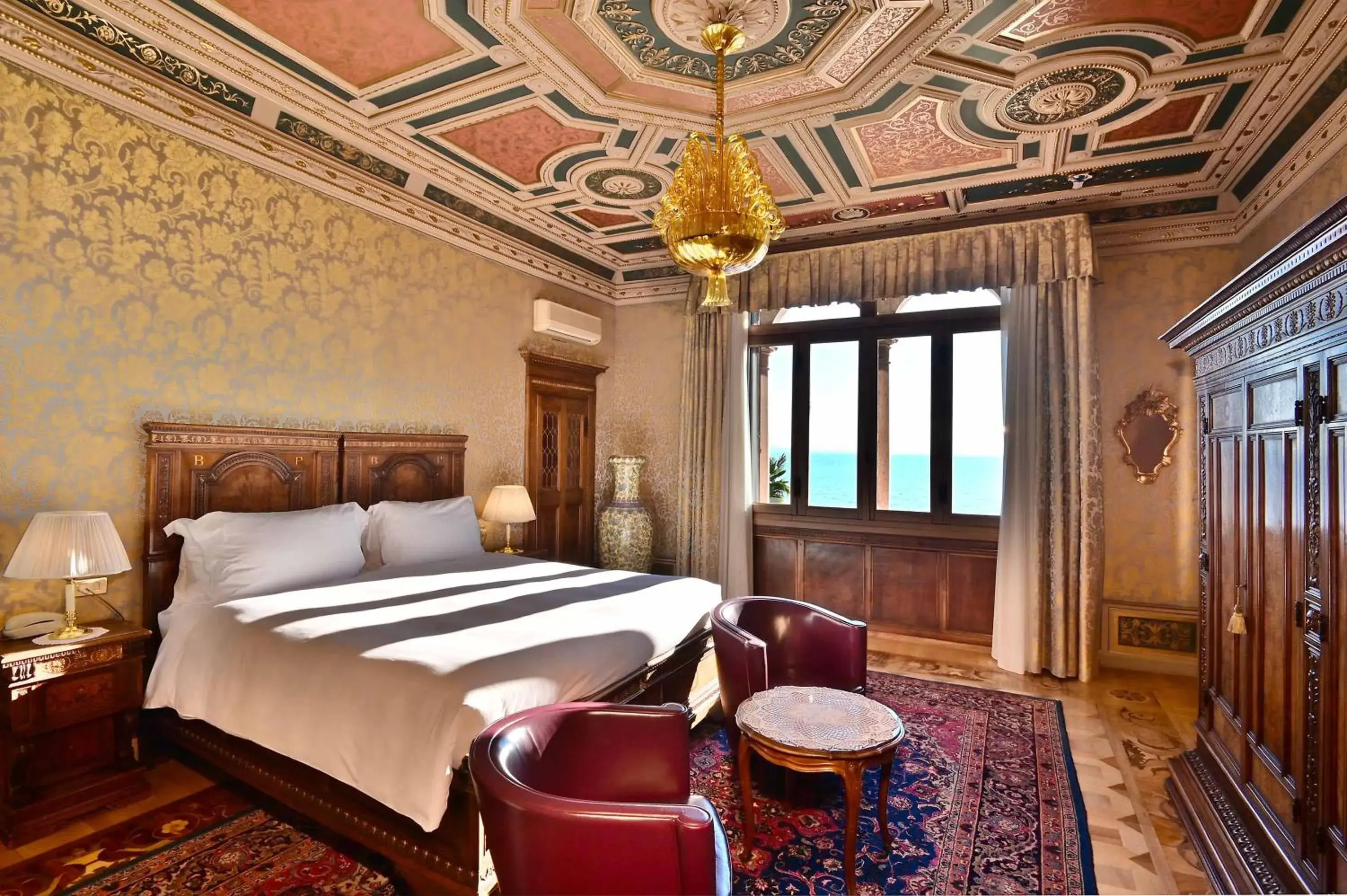 Bed in Hotel Villa Fiordaliso