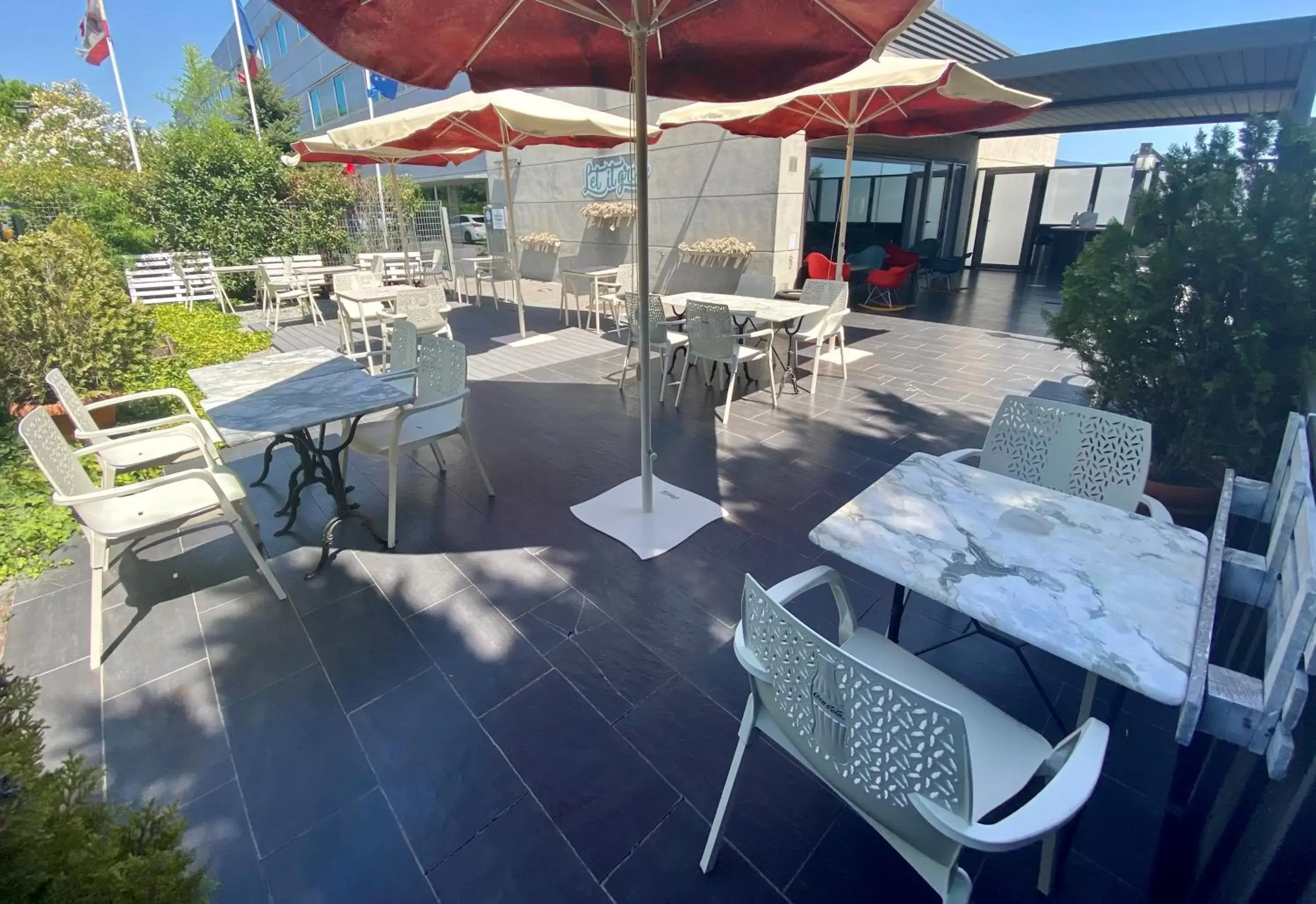 Patio, Restaurant/Places to Eat in Ibis Montmelo Granollers