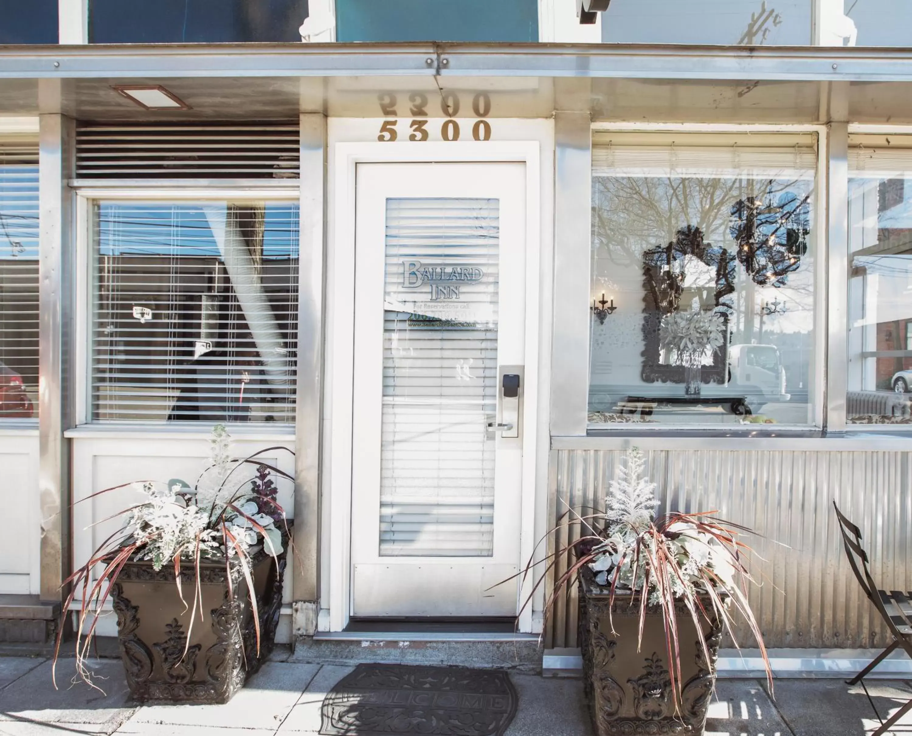 Facade/entrance in Ballard Inn