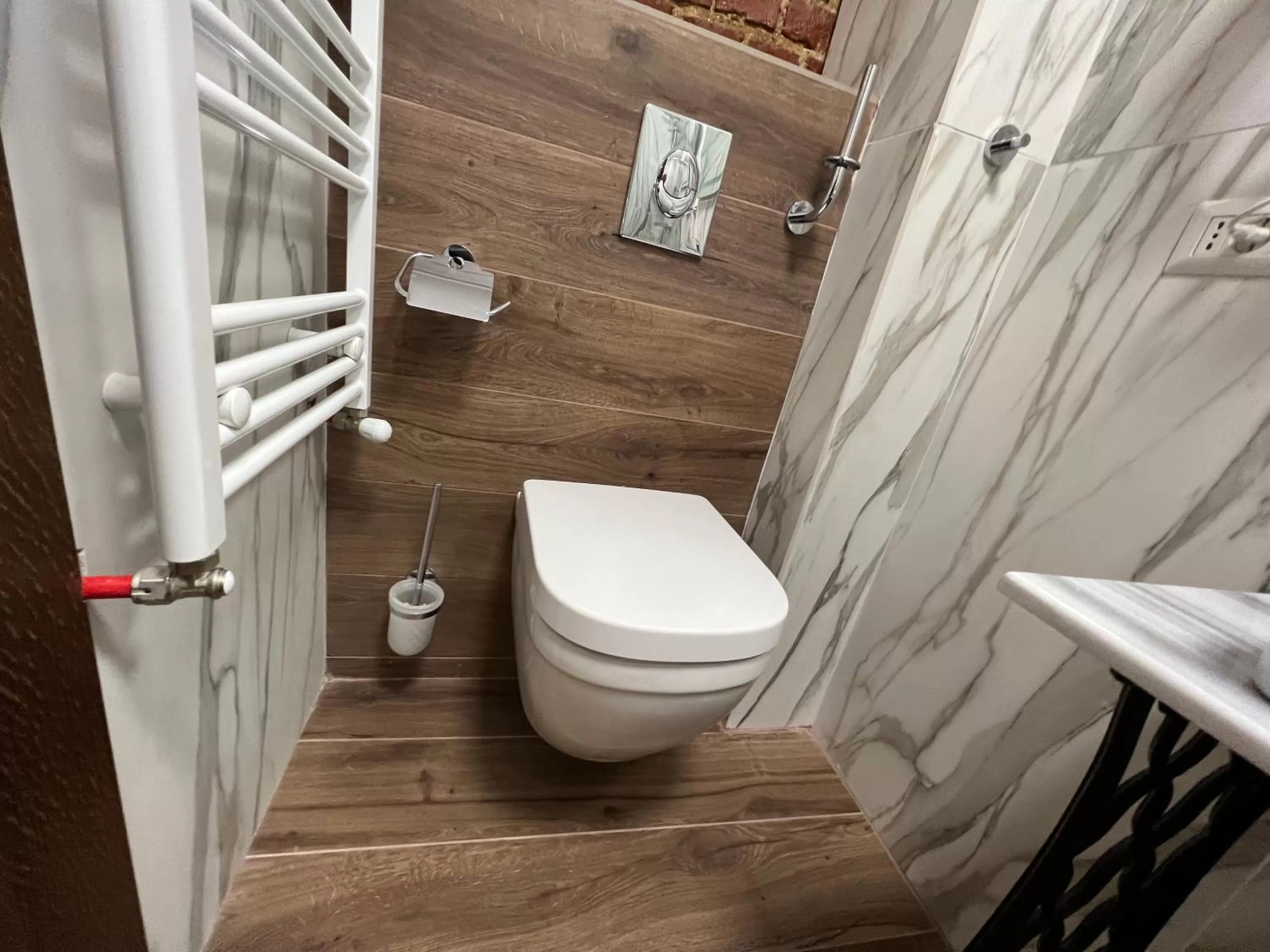 Bathroom in Hotel Boutique Cathedral Plaza Residences room for rent downtown