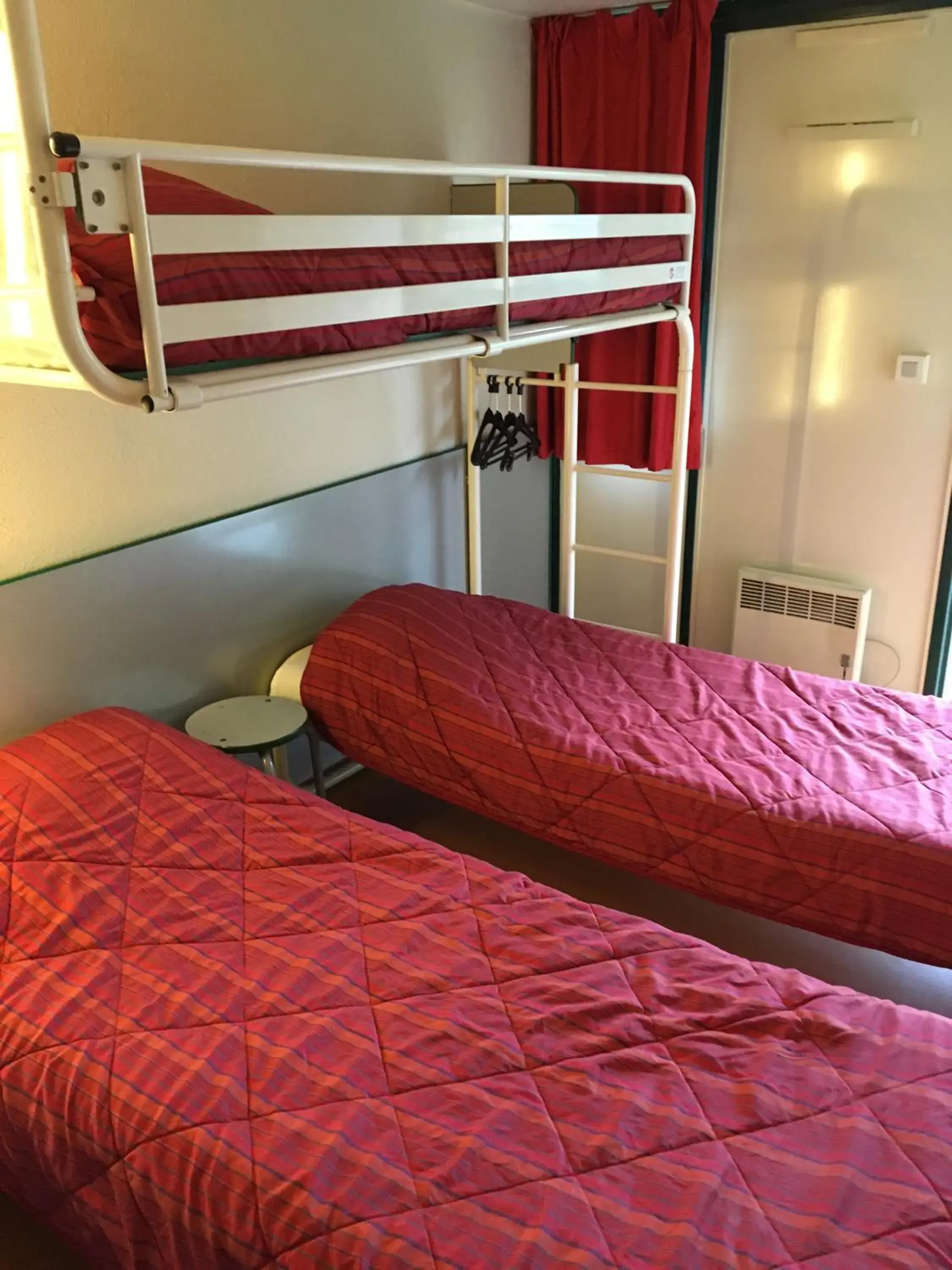 bunk bed in Premiere Classe Lyon Sud - Chasse Sur Rhône