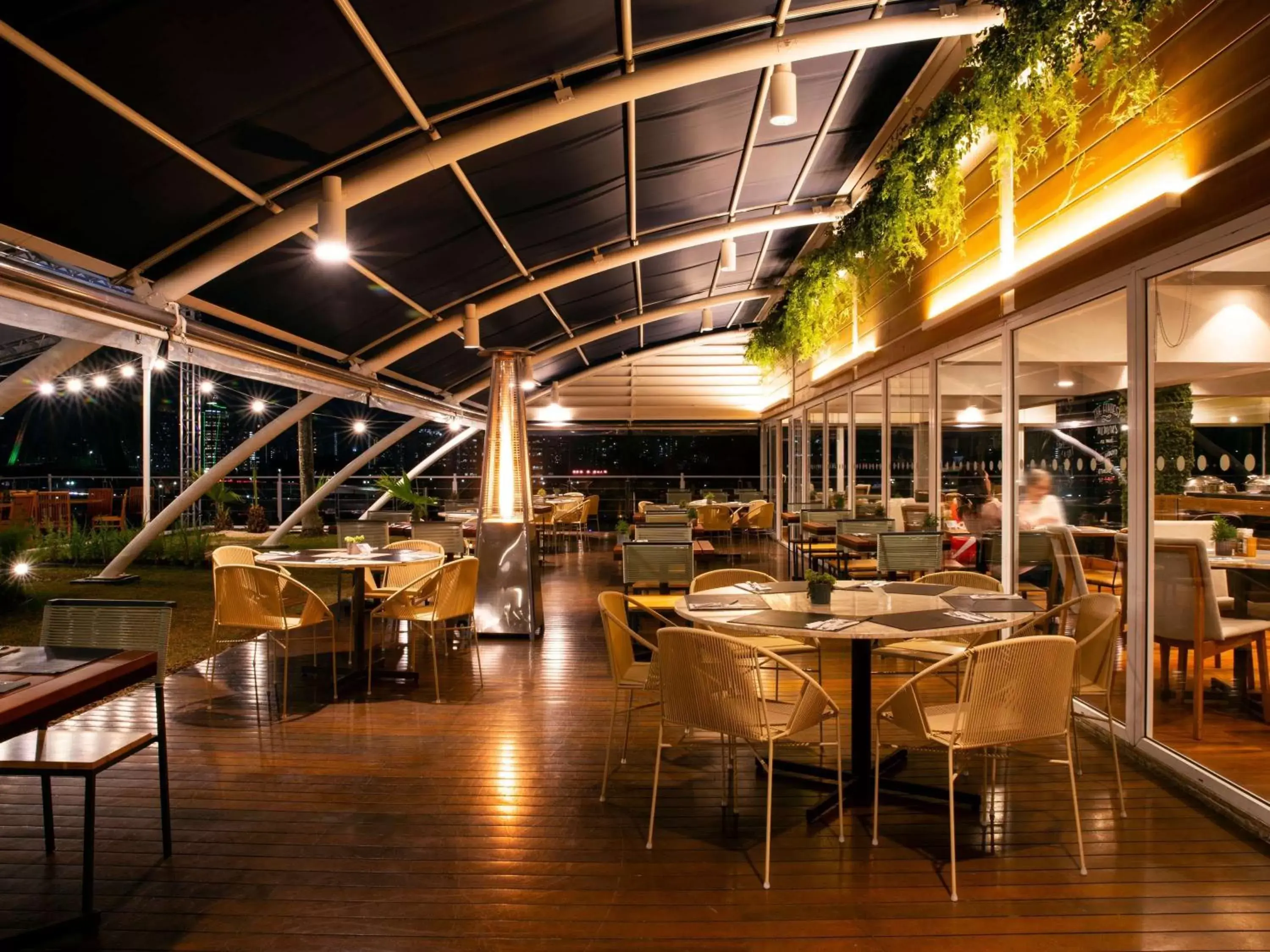 Lounge or bar, Restaurant/Places to Eat in Novotel Sao Paulo Morumbi