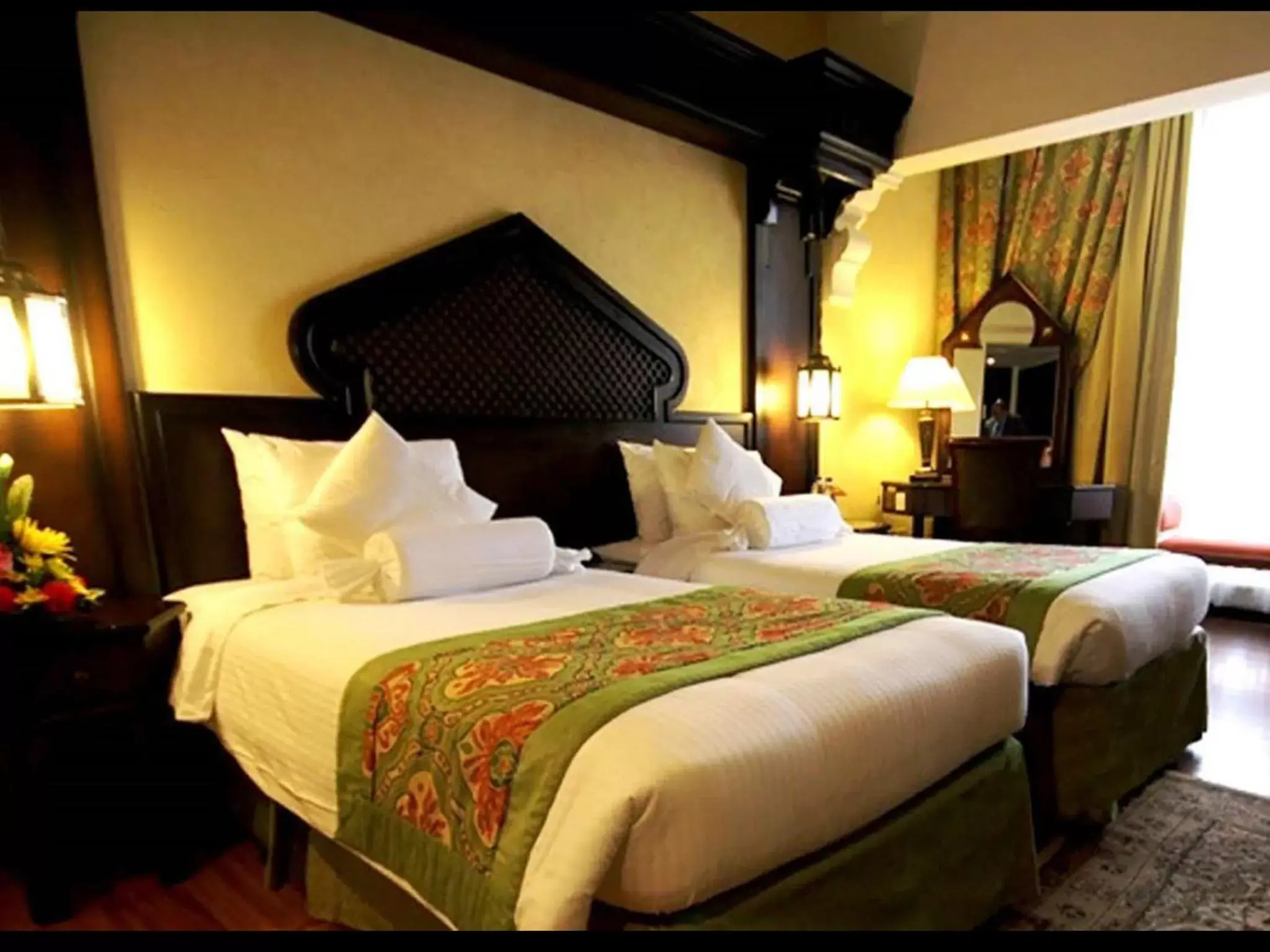 TV and multimedia, Bed in Arabian Courtyard Hotel & Spa