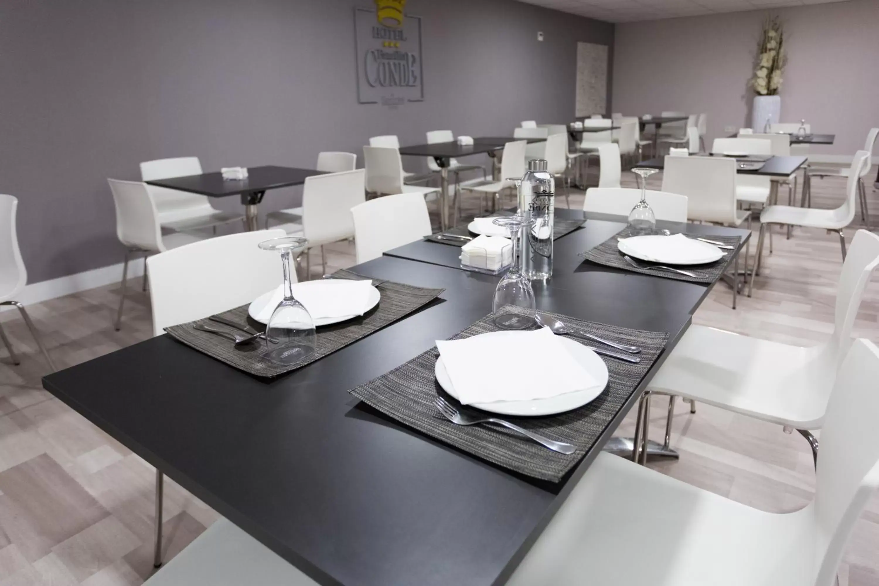 Restaurant/Places to Eat in Hotel Familia Conde