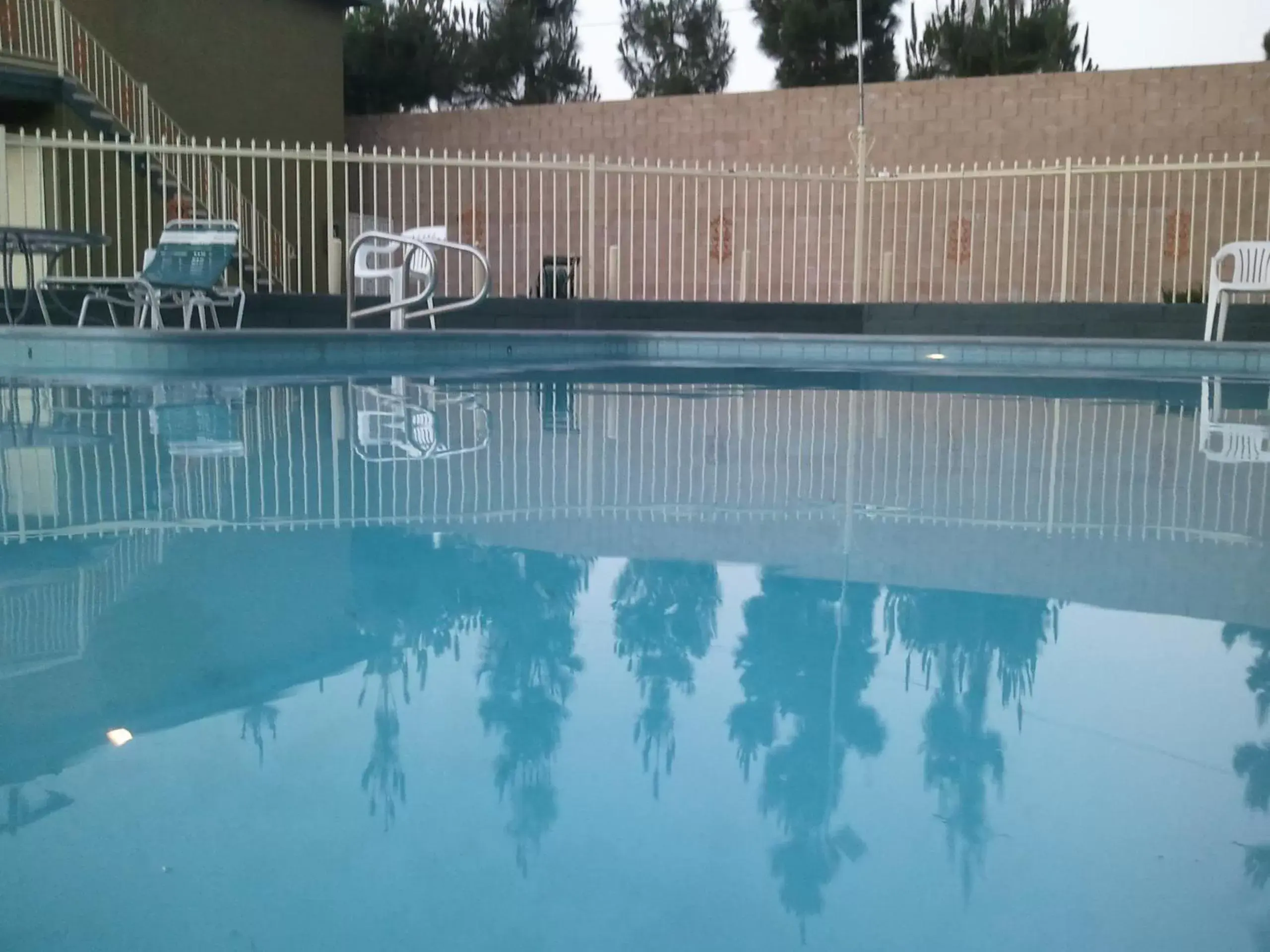 Day, Swimming Pool in Little Boy Blue Motel