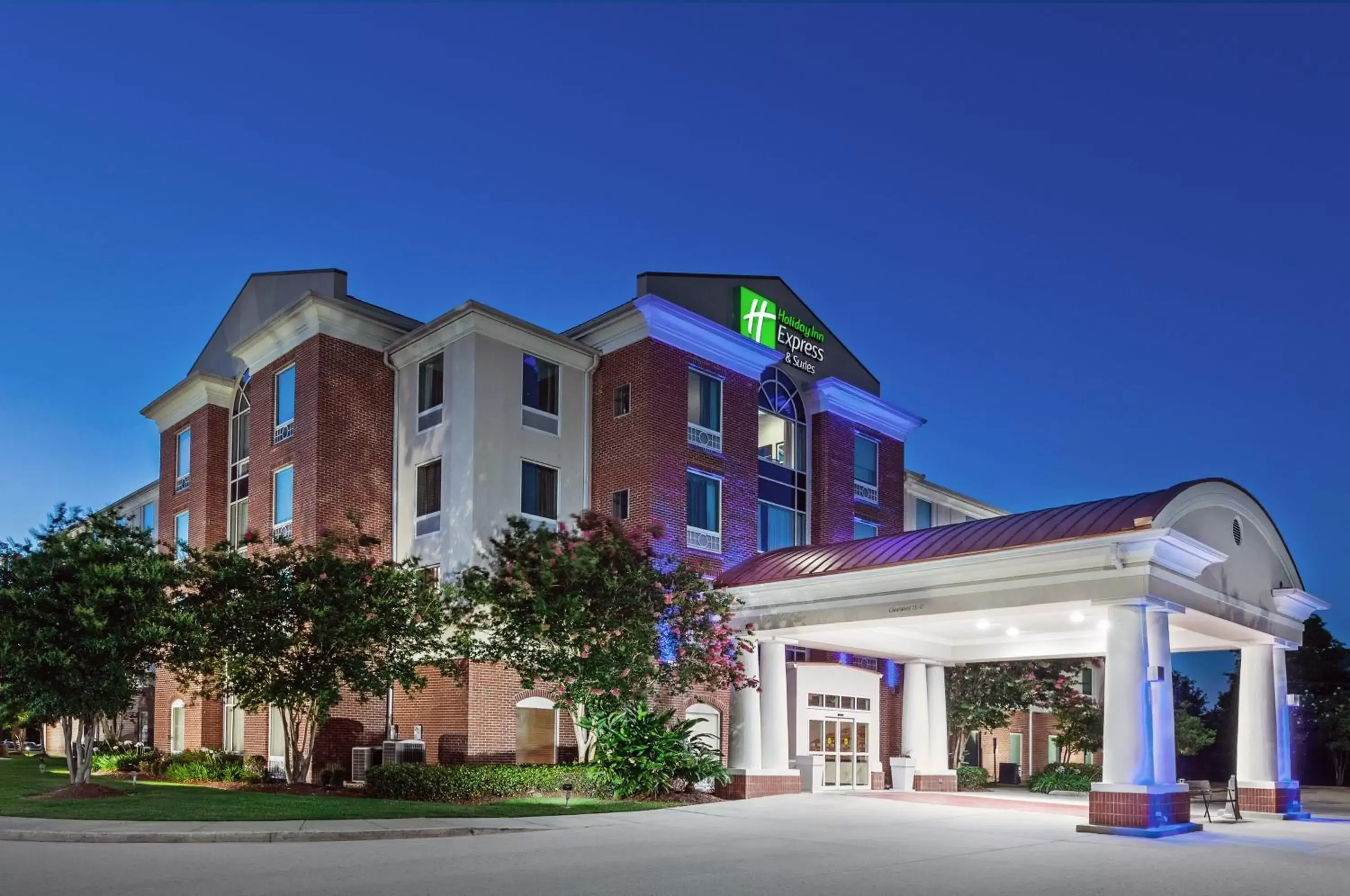 Property Building in Holiday Inn Express & Suites Baton Rouge East, an IHG Hotel