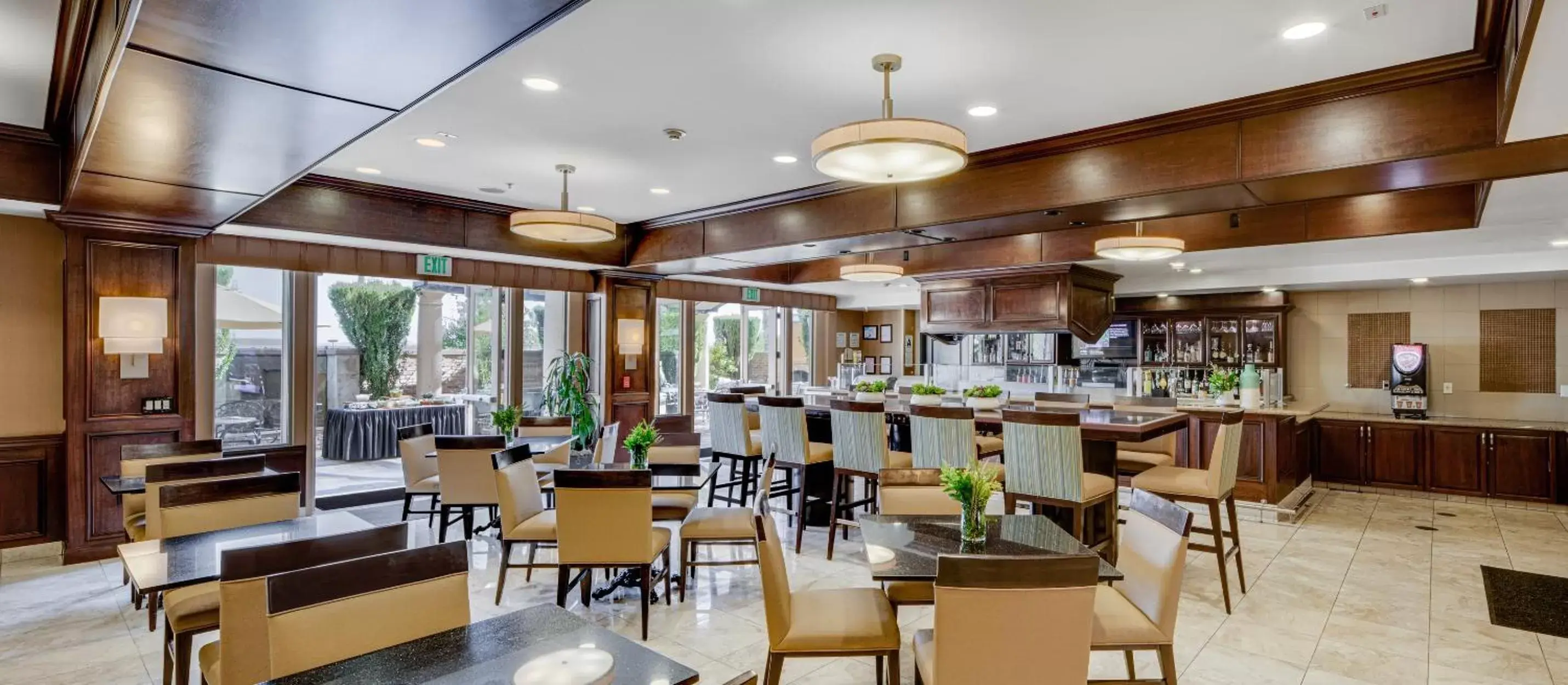 Dining area, Restaurant/Places to Eat in Ayres Hotel & Spa Moreno Valley/Riverside