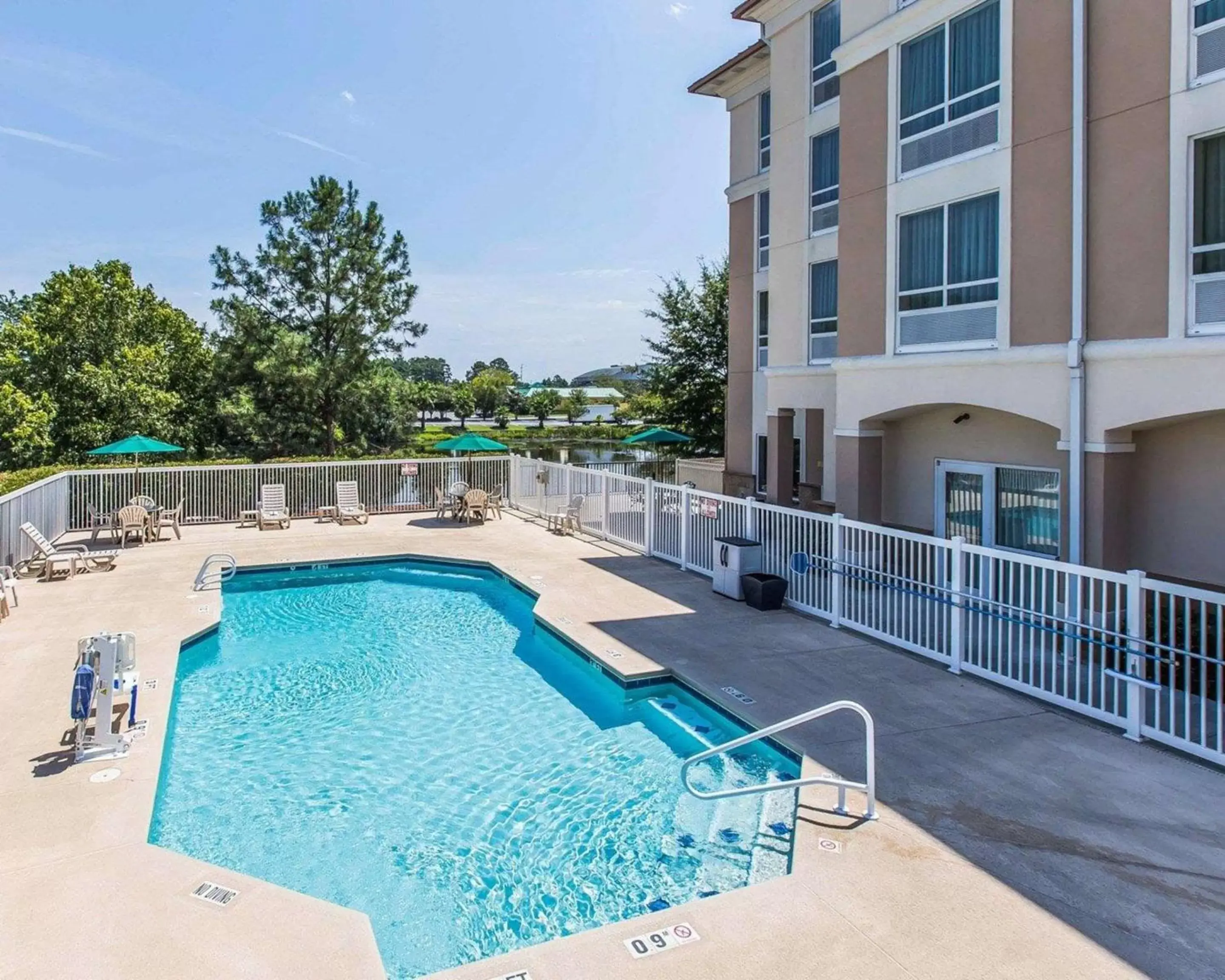 Swimming Pool in Comfort Suites