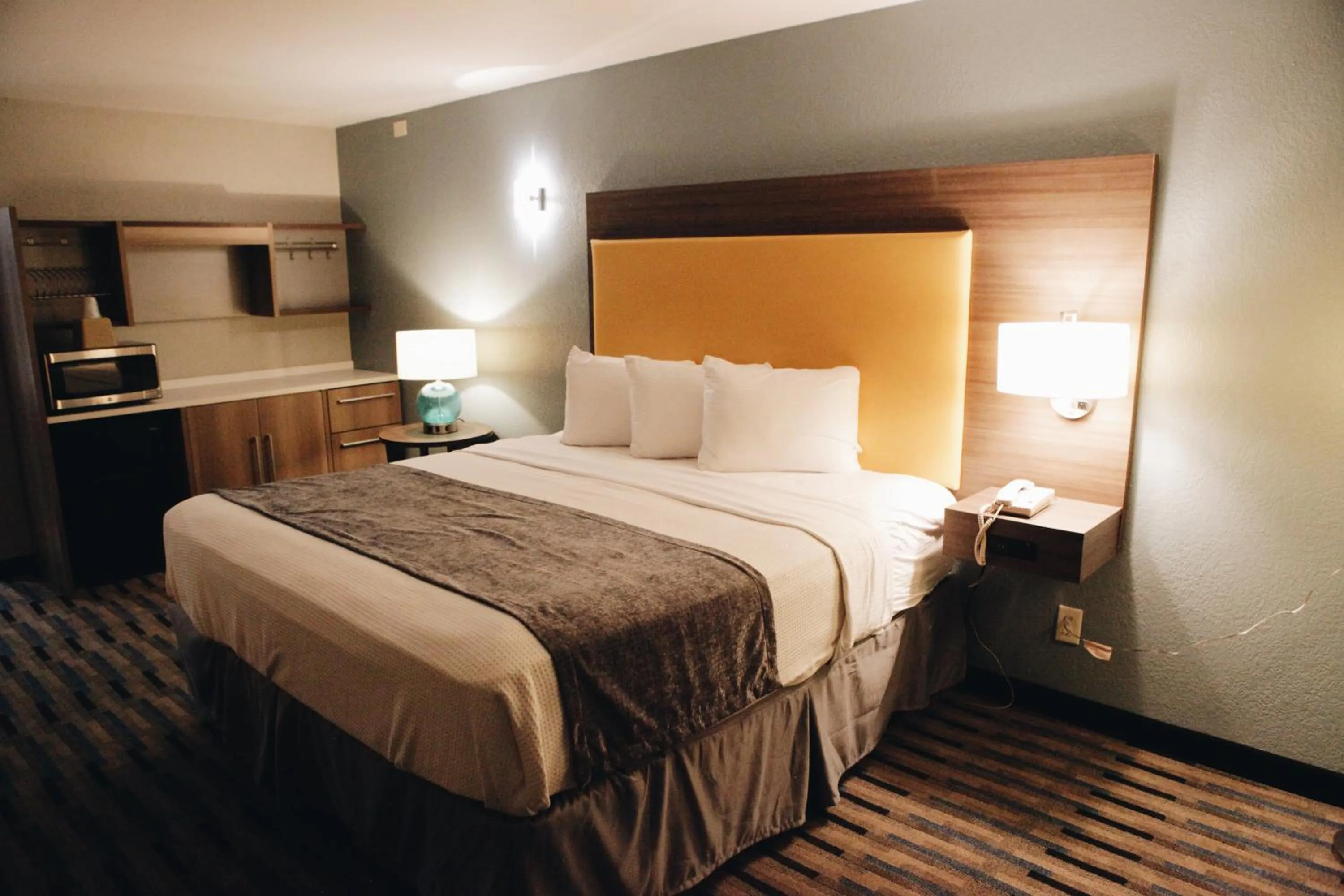 Bed in Budgetel Inn & Suites Memphis