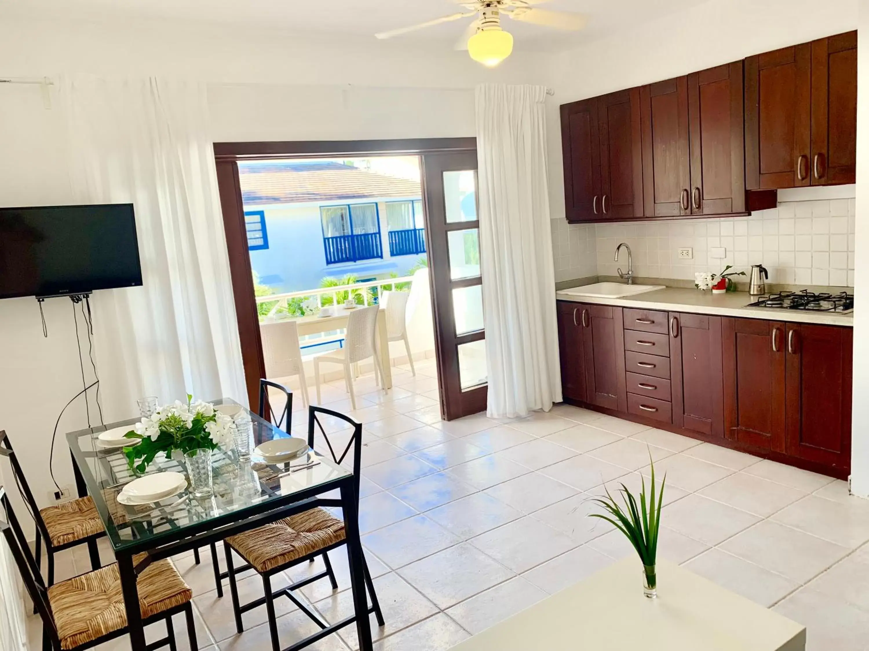 Kitchen or kitchenette, Kitchen/Kitchenette in Flor del Mar Condo Punta Cana Beachfront