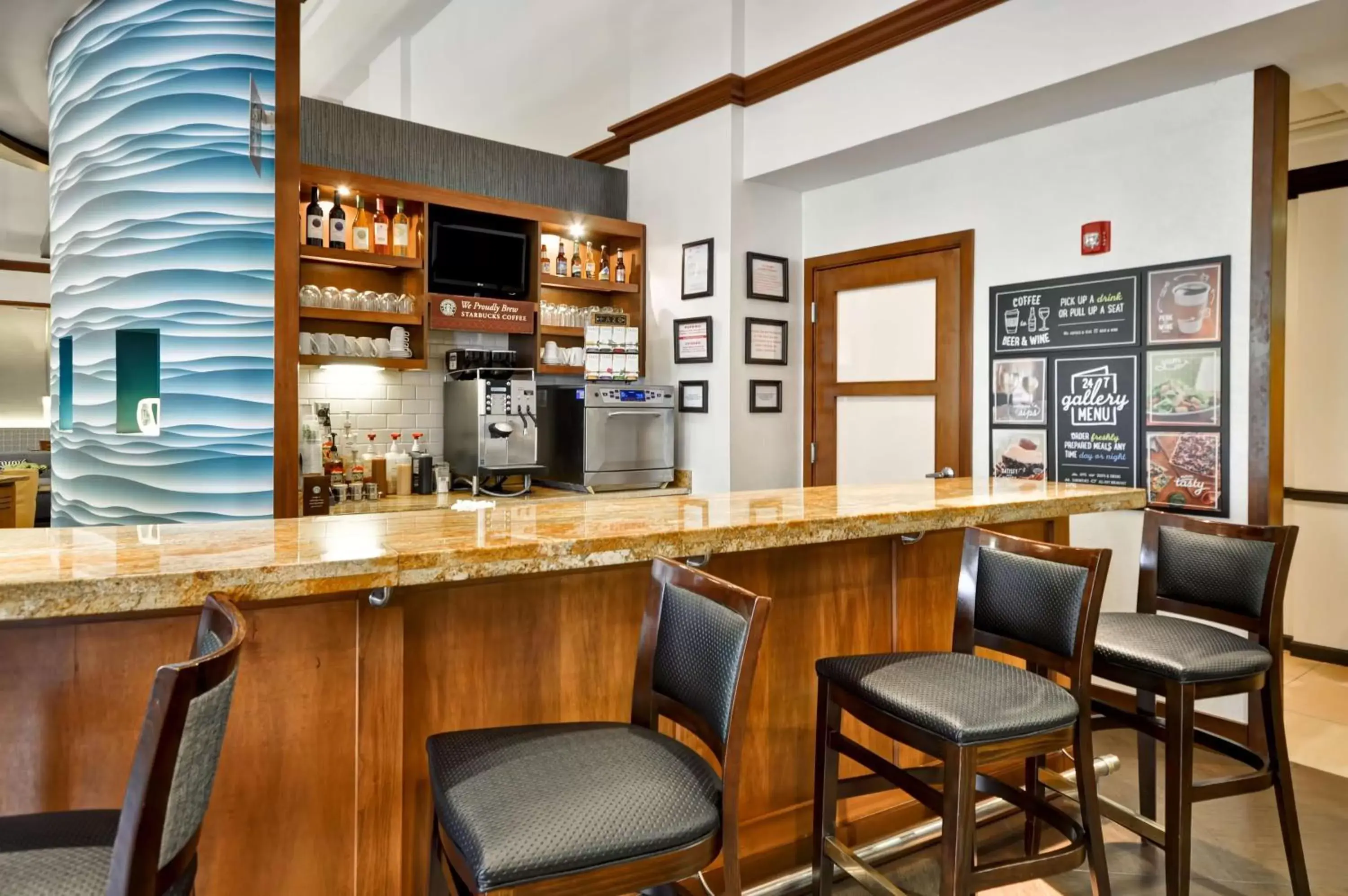 Lounge or bar in Hyatt Place Albuquerque Uptown Lounge or bar in Hyatt Place Albuquerque Uptown