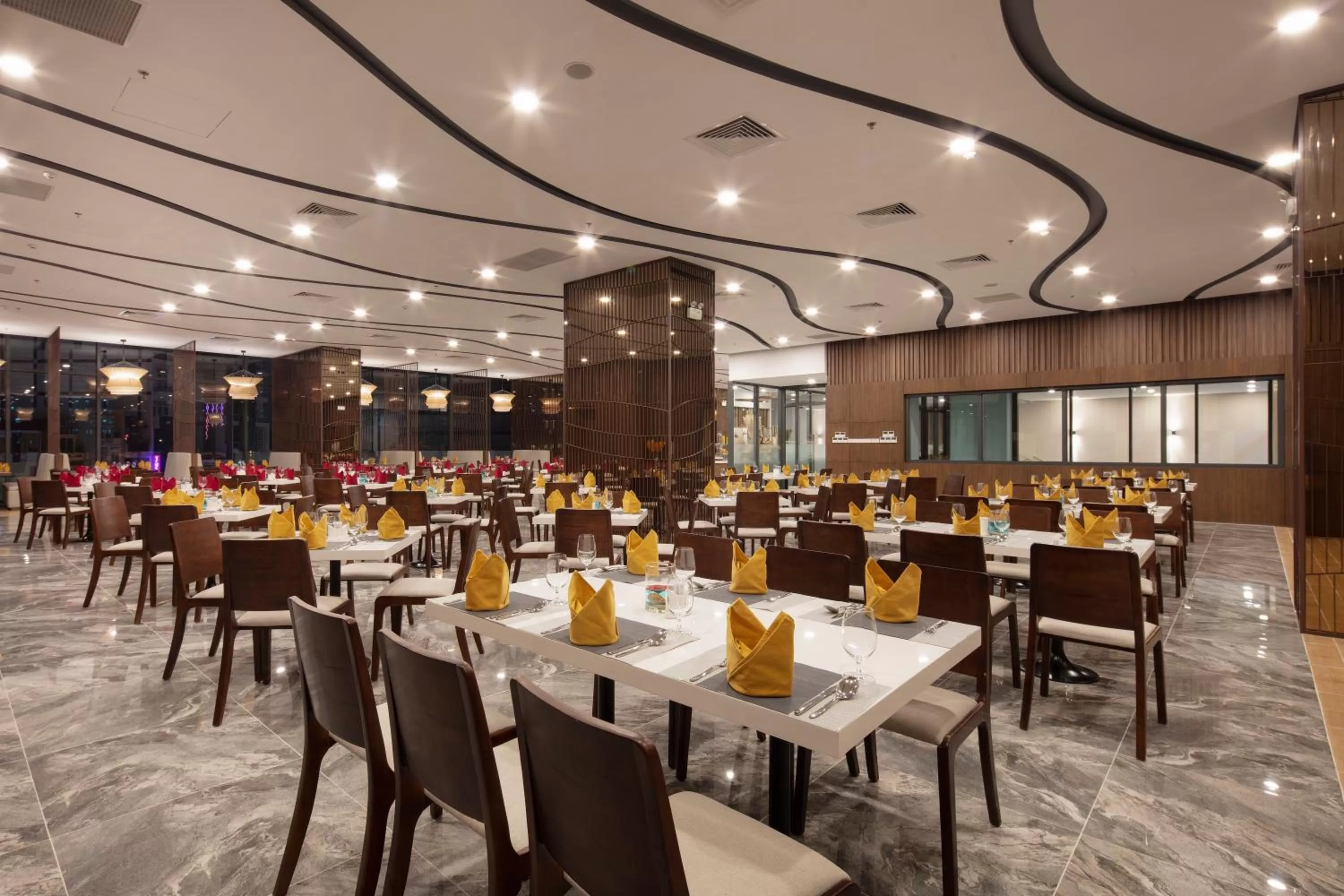 Restaurant/places to eat in DQua Hotel