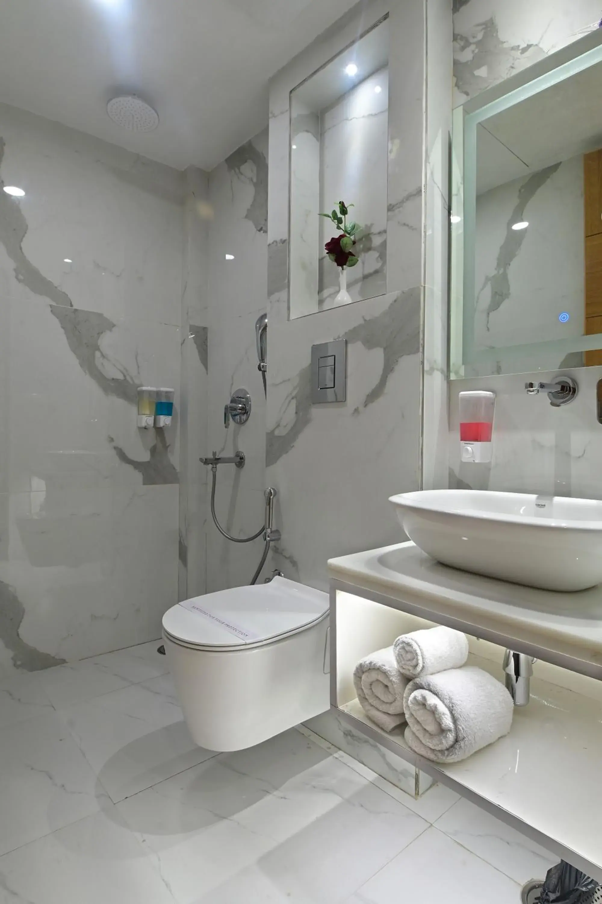 Shower, Bathroom in Hotel Gold Palace - 03 Mins Walk From New Delhi Railway Station