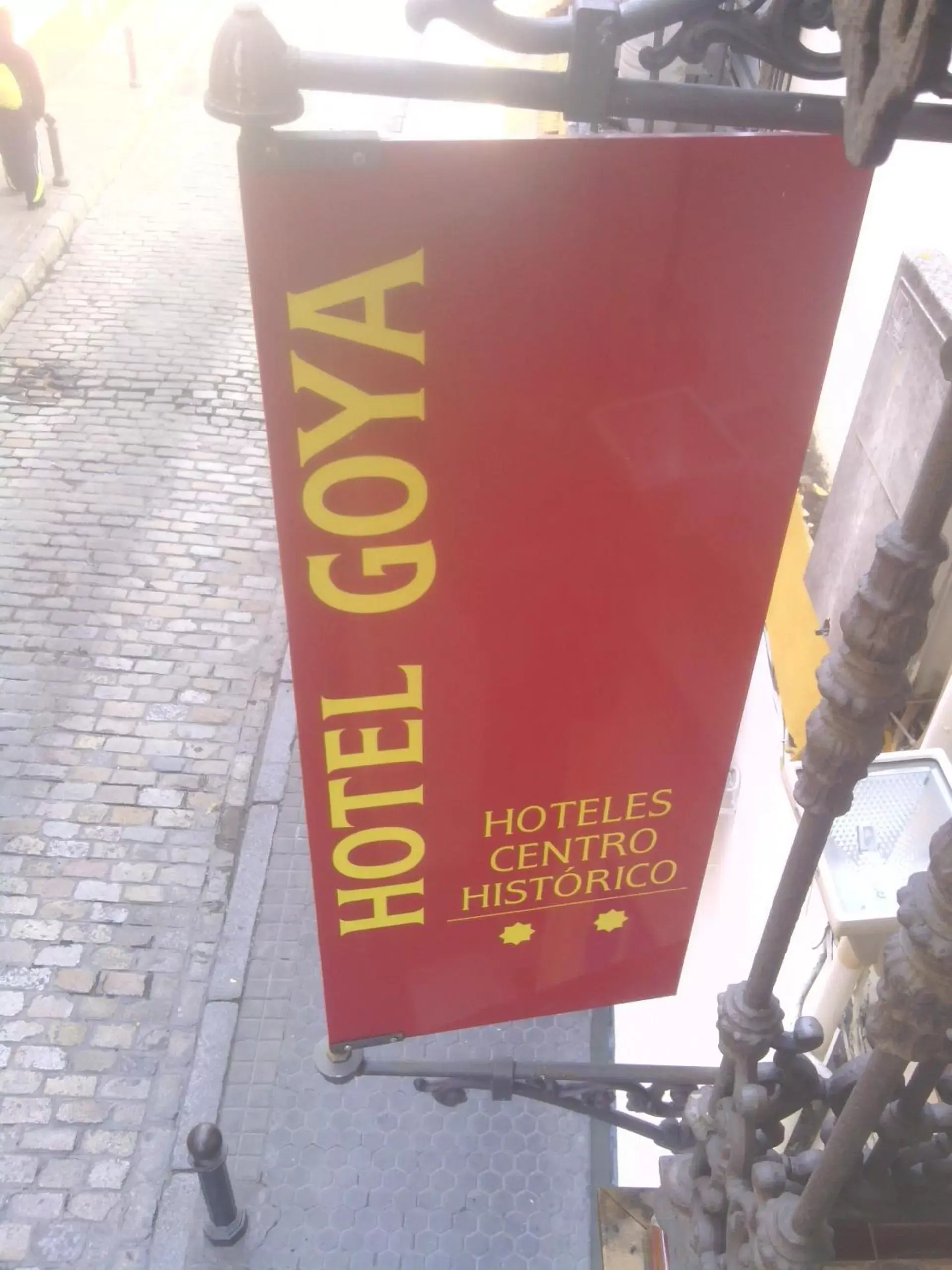 Facade/entrance in Hotel Goya