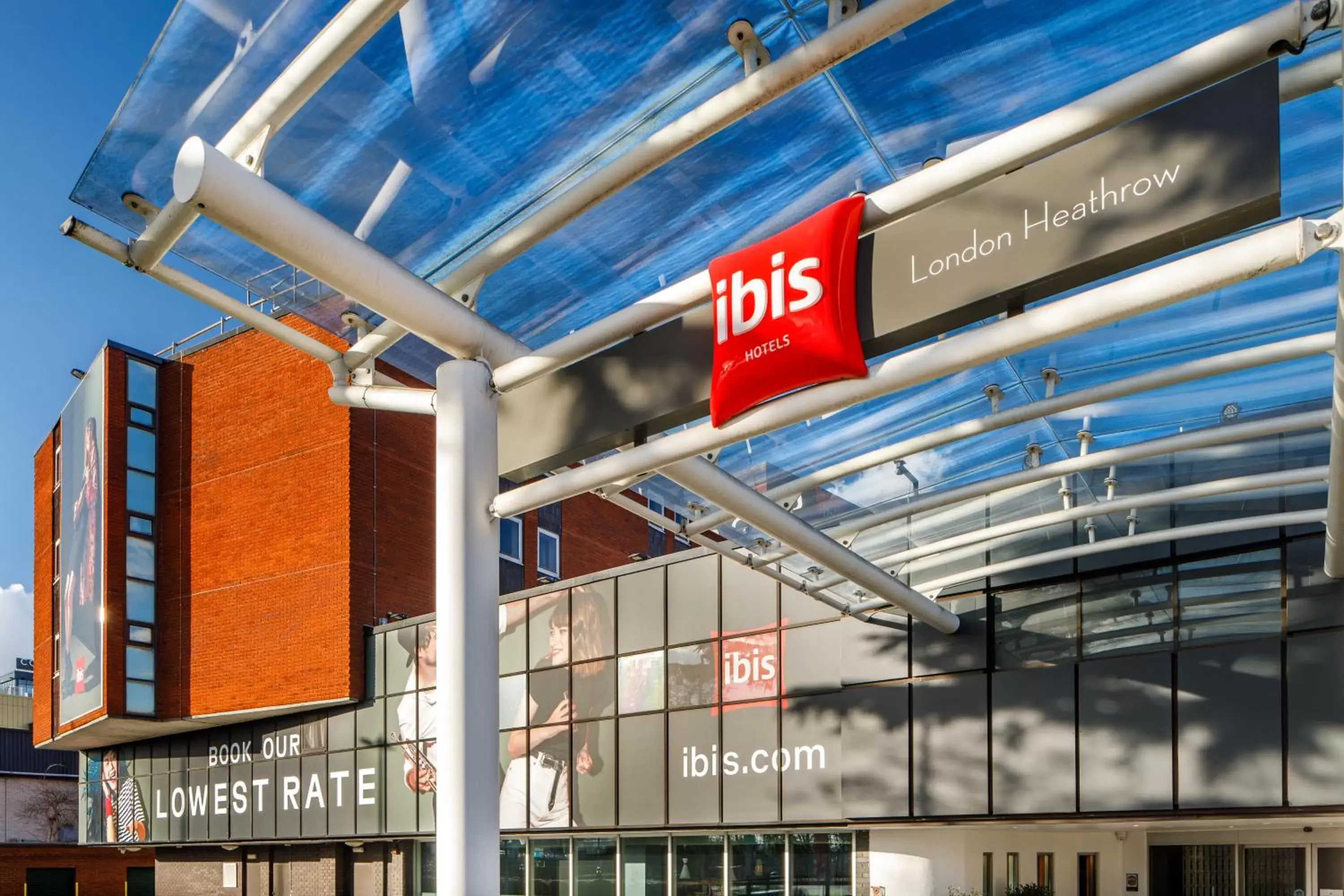 Facade/entrance in ibis London Heathrow Airport
