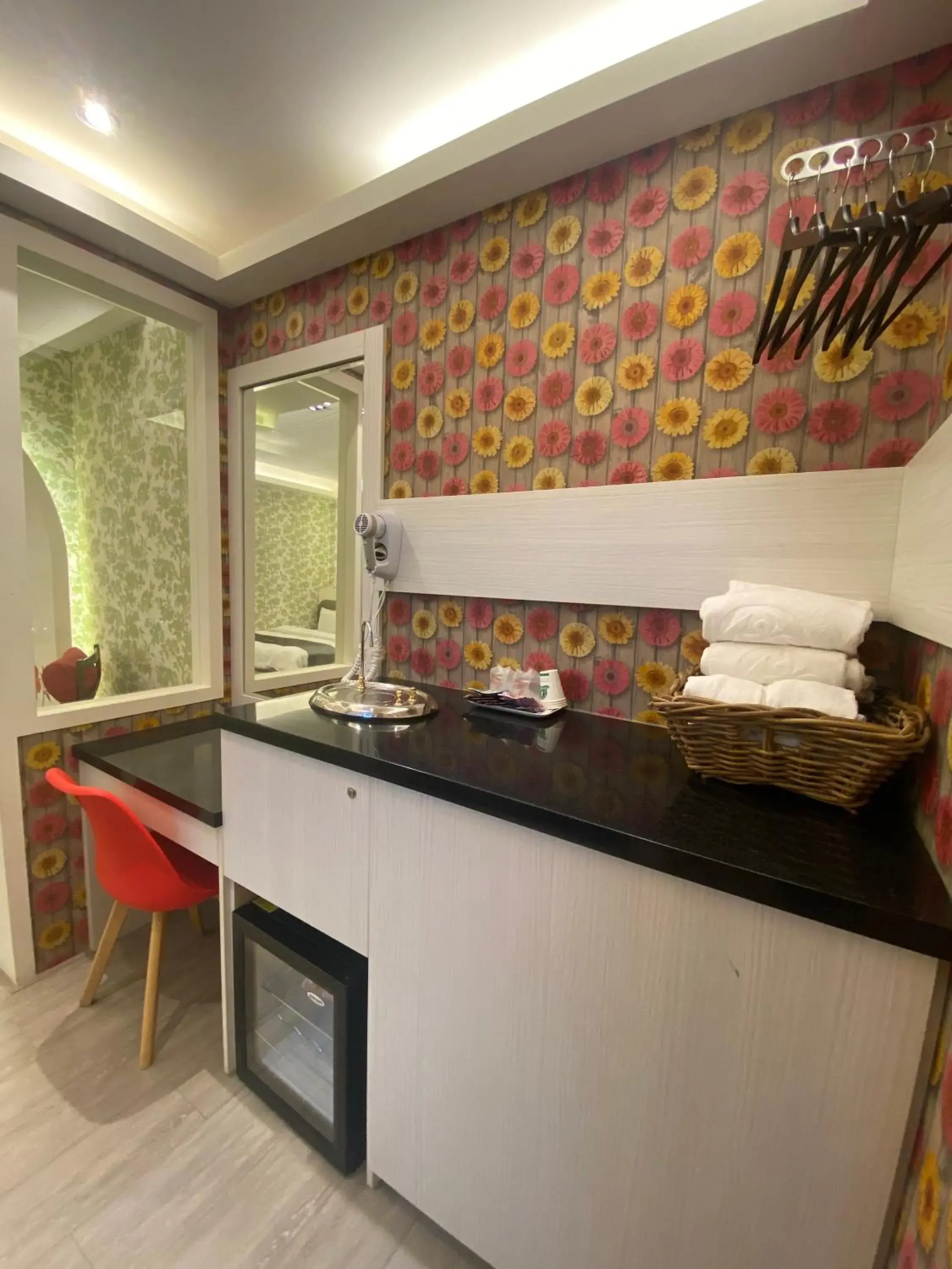 Kitchen/Kitchenette in Yuan Chyau Motel