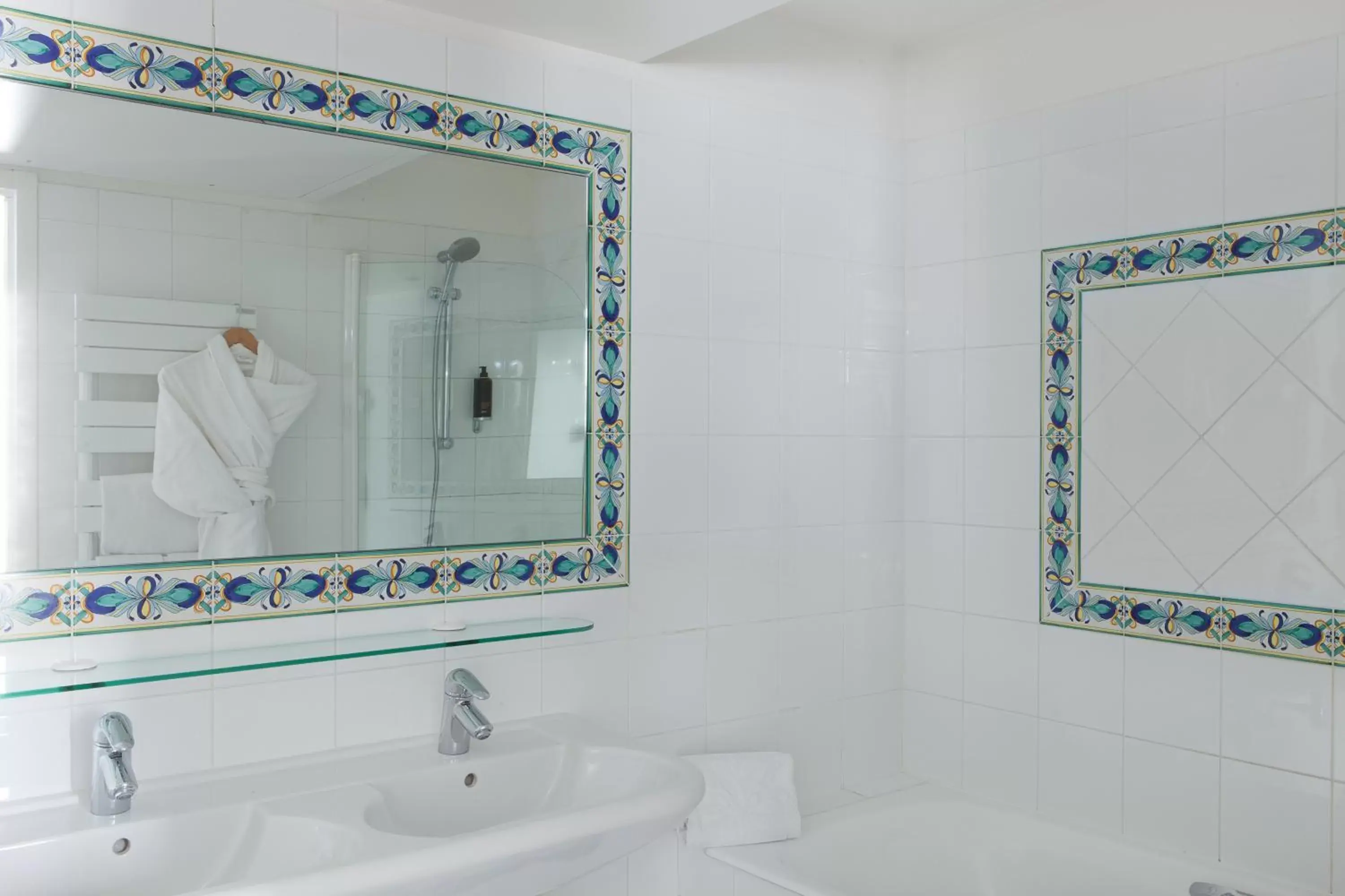 Bathroom in Hôtel d'Orsay - Esprit de France