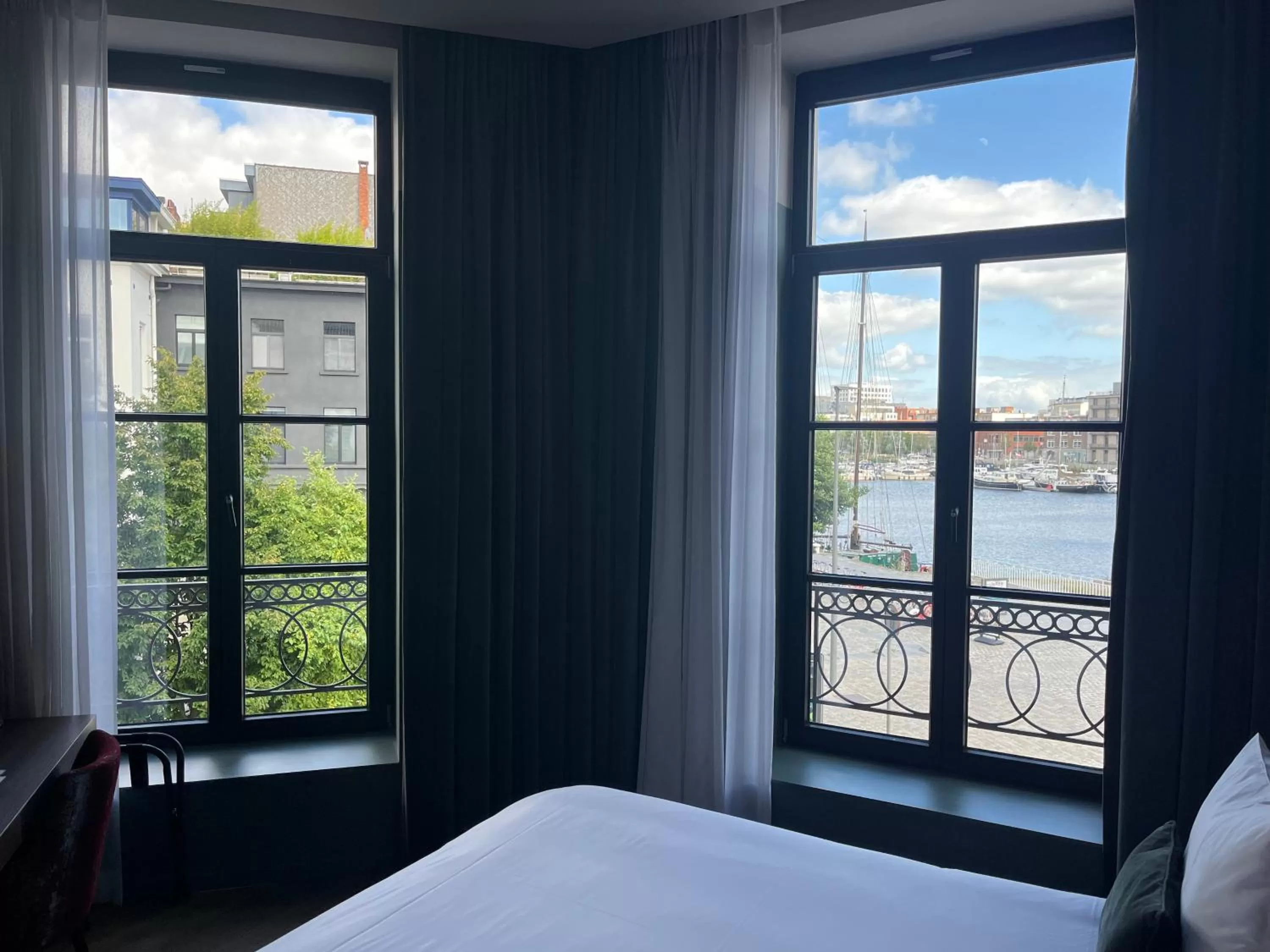 View (from property/room), Bed in U Eat & Sleep Antwerp
