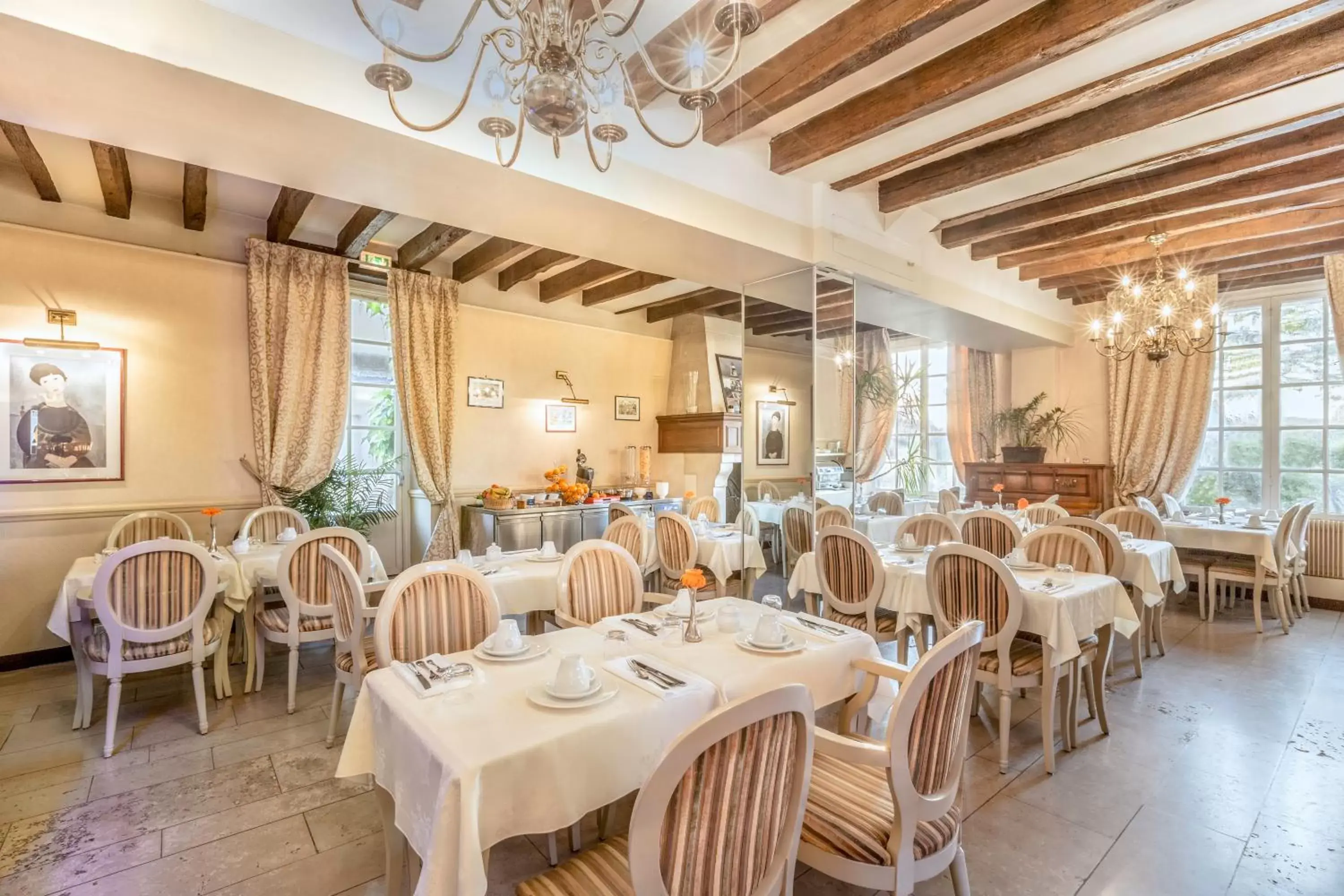 Breakfast, Restaurant/Places to Eat in Hôtel Le Maxime - Best Western Signature Collection