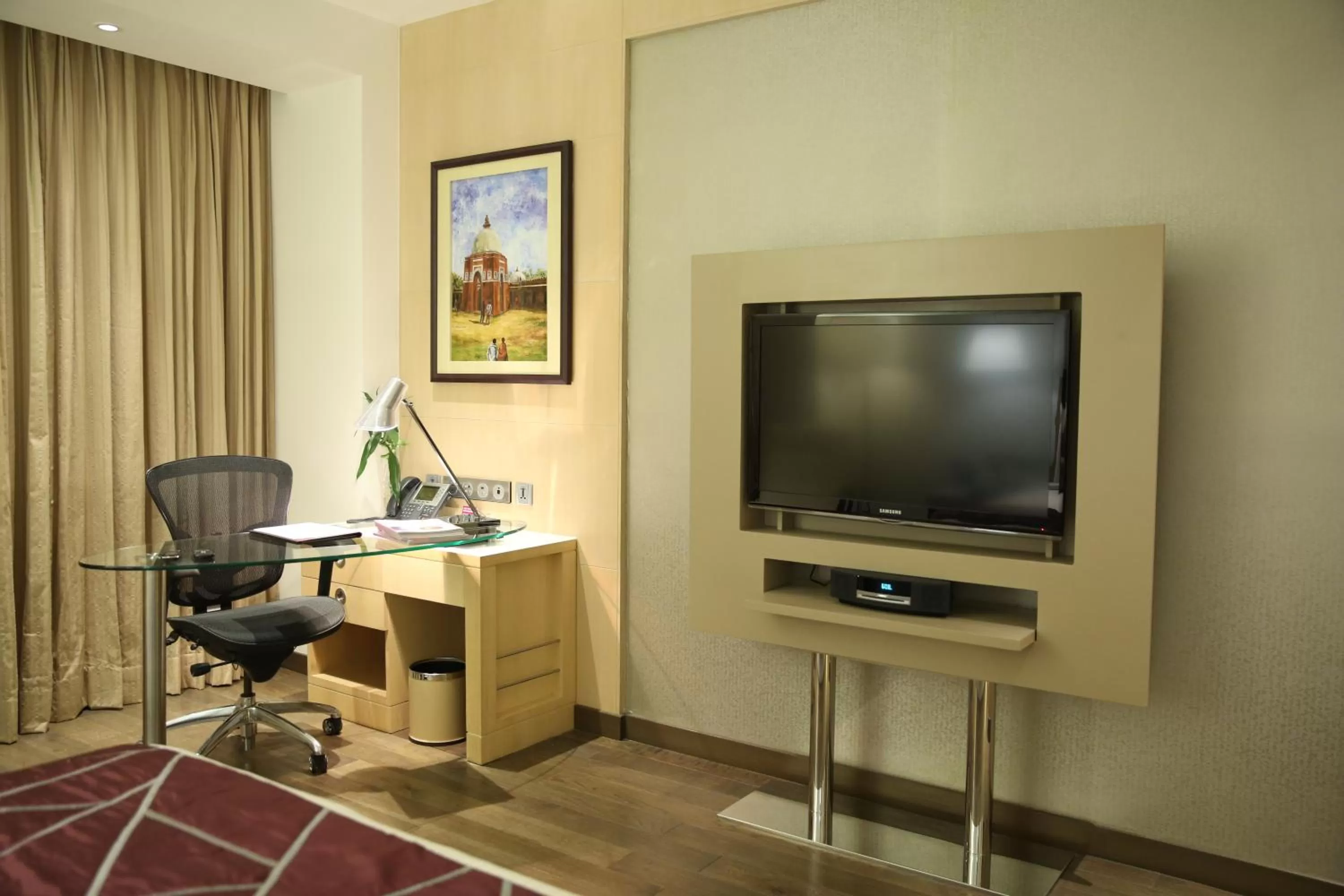 TV and multimedia in Crowne Plaza Greater Noida by IHG