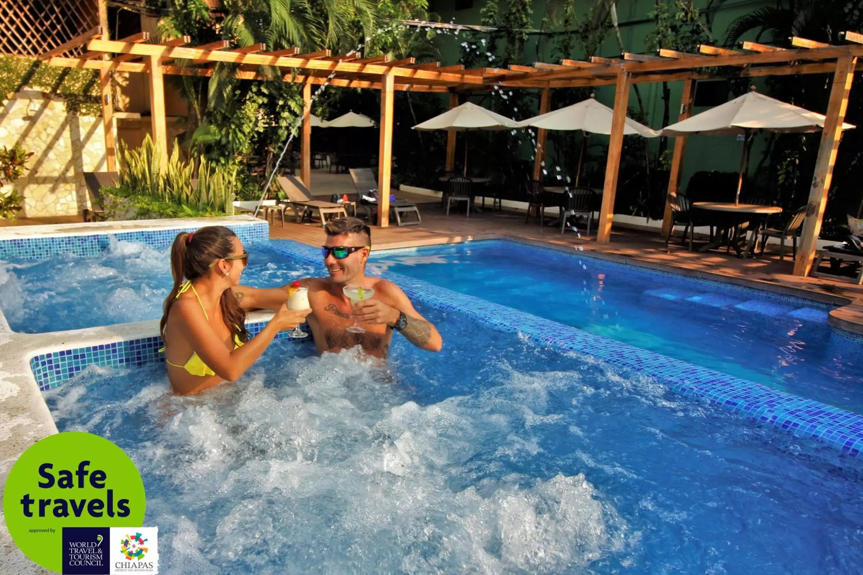 Hot Tub, Swimming Pool in Hotel Maya Tulipanes Palenque