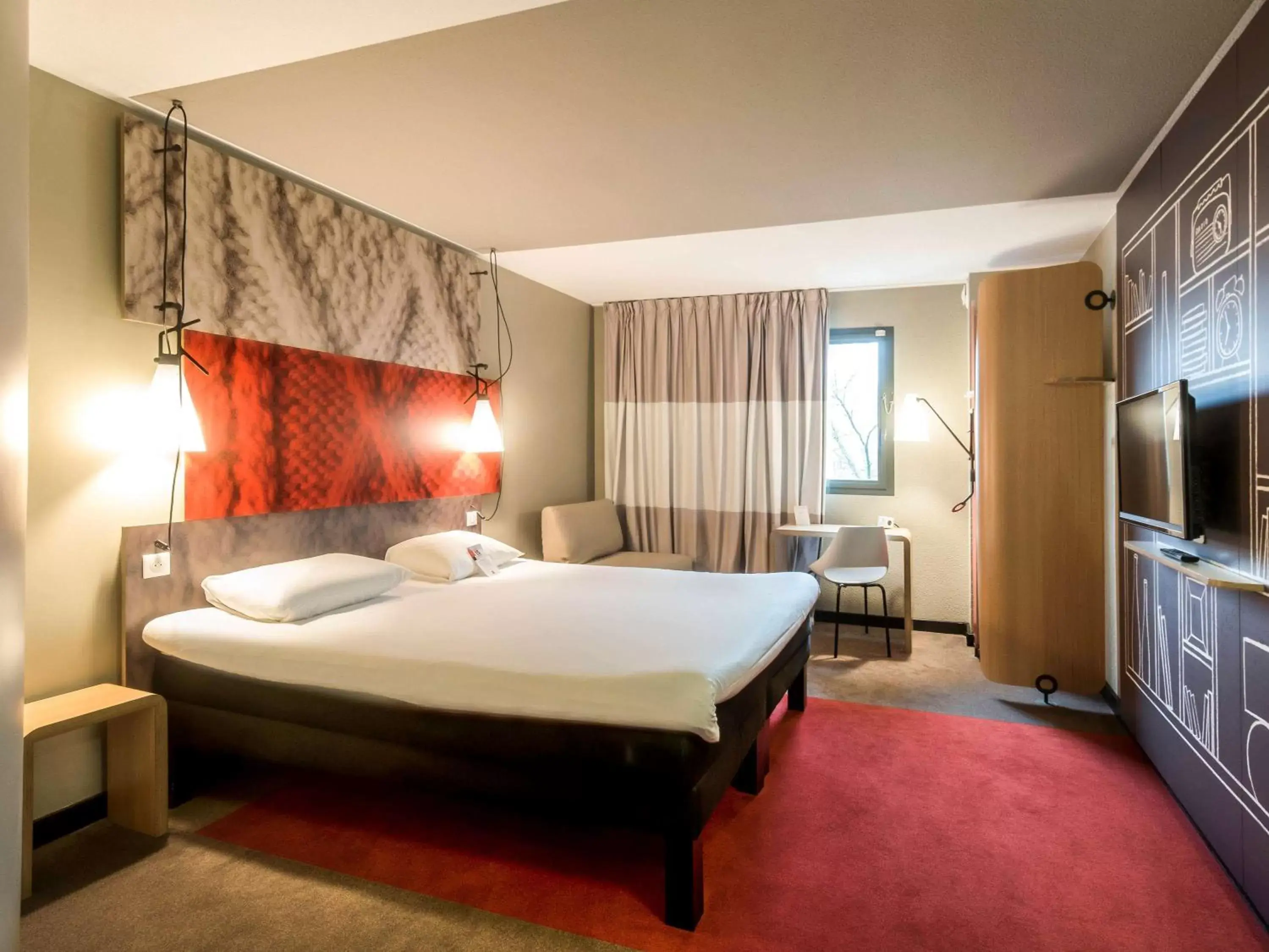 Photo of the whole room, Bed in ibis Rouen Centre Champ de Mars