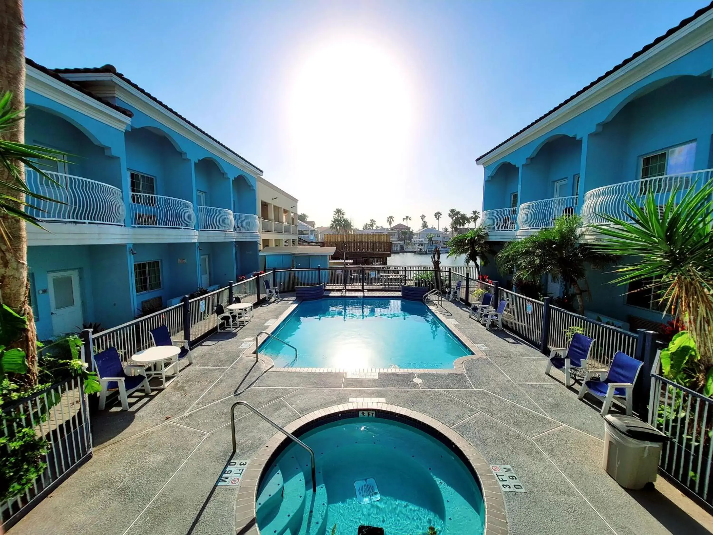 Hot Tub, Swimming Pool in Casa Bella Hotel and Suites