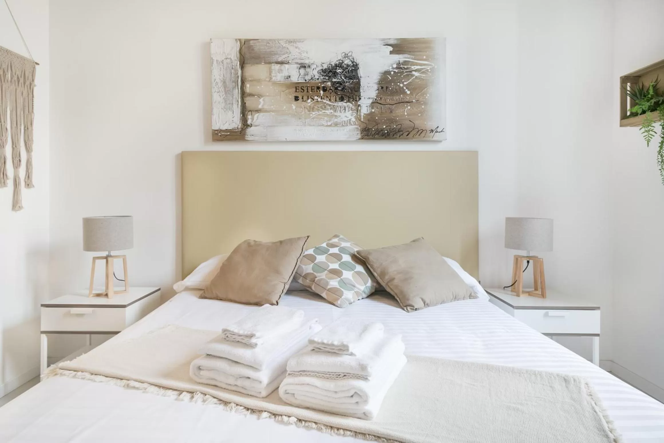 Bed in White Ostilia B&B