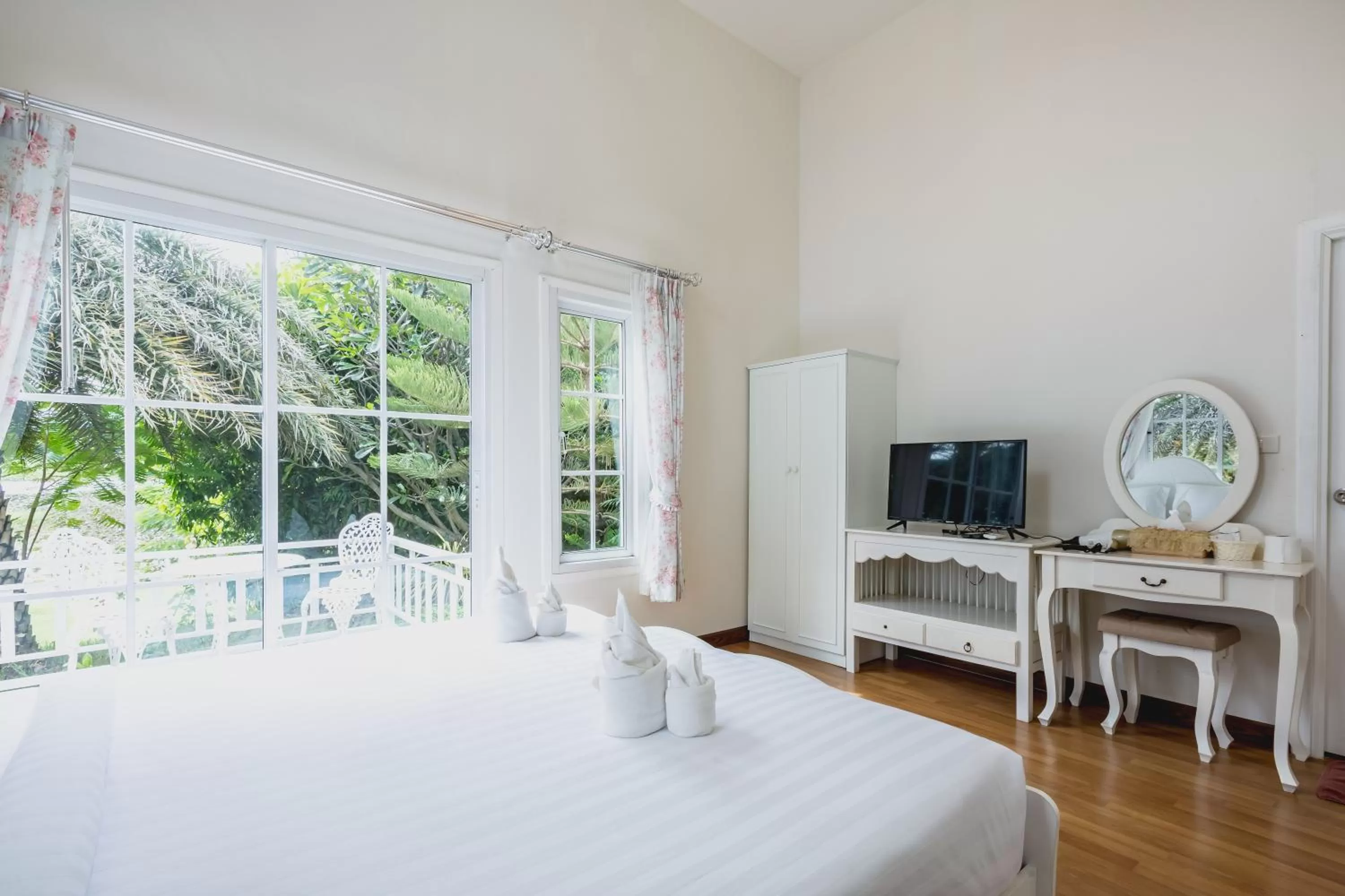 Bed in Sakarin Valley Resort