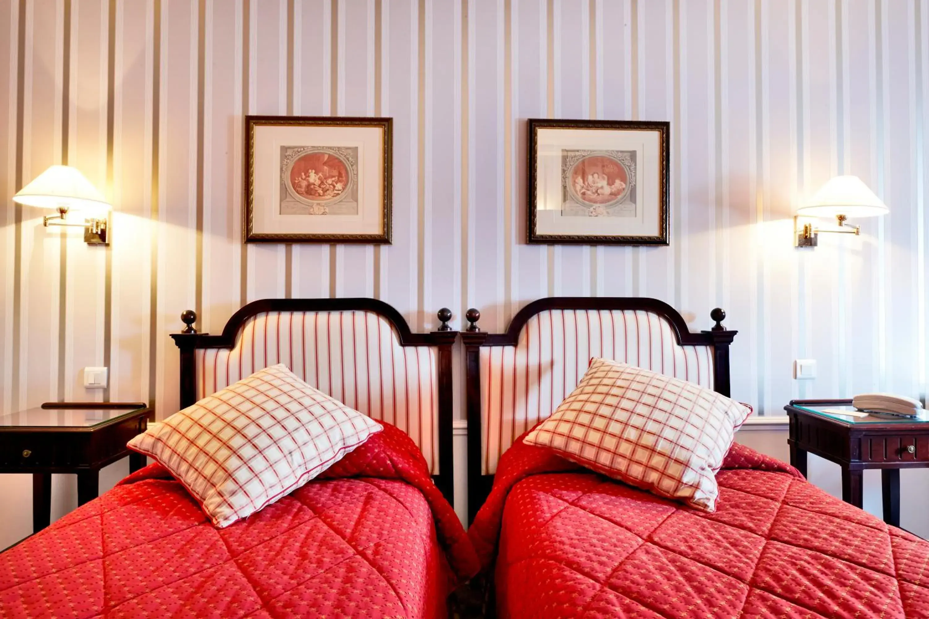 Deluxe Room in Golden Tulip Washington Opera Deluxe Room in Golden Tulip Washington Opera