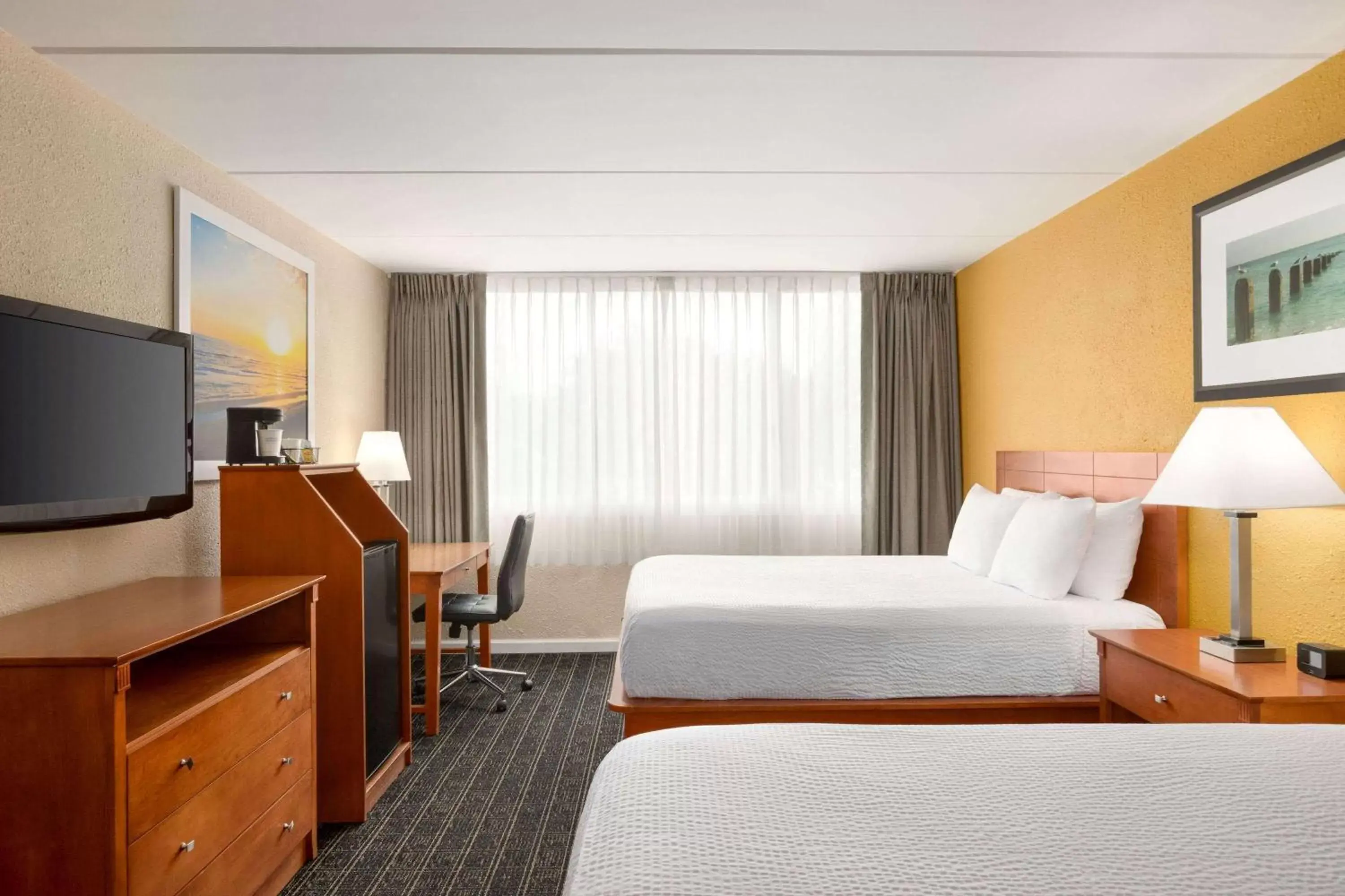 Photo of the whole room, Bed in Days Inn by Wyndham Miami International Airport