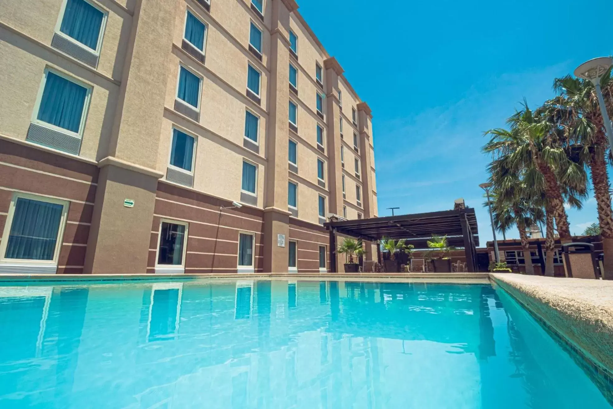 Swimming Pool in Hotel Mesaluna Near American Consulate