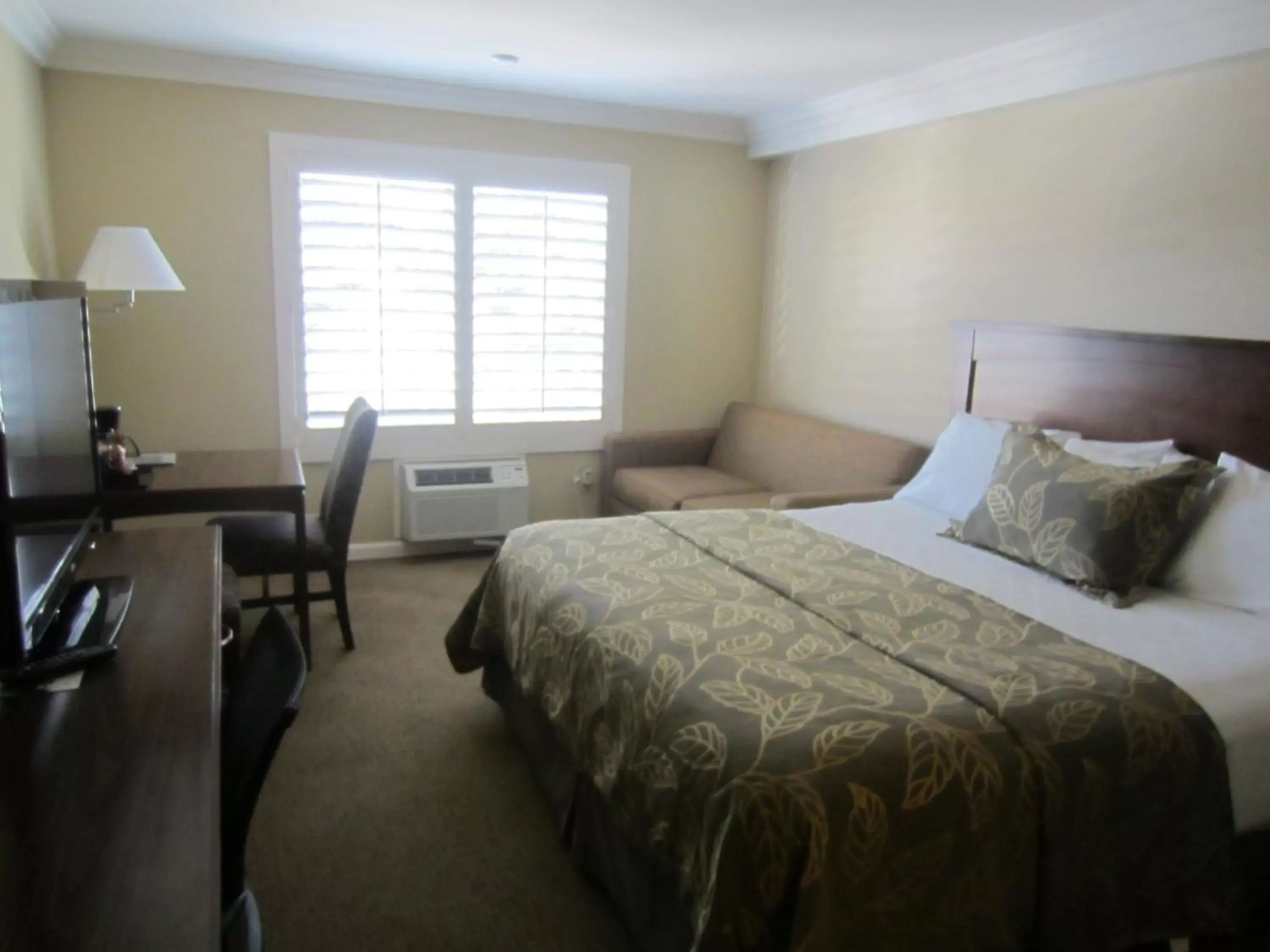 King Room with Mobility/Hearing Impaired Access - Non-Smoking in Days Inn by Wyndham San Diego Hotel Circle