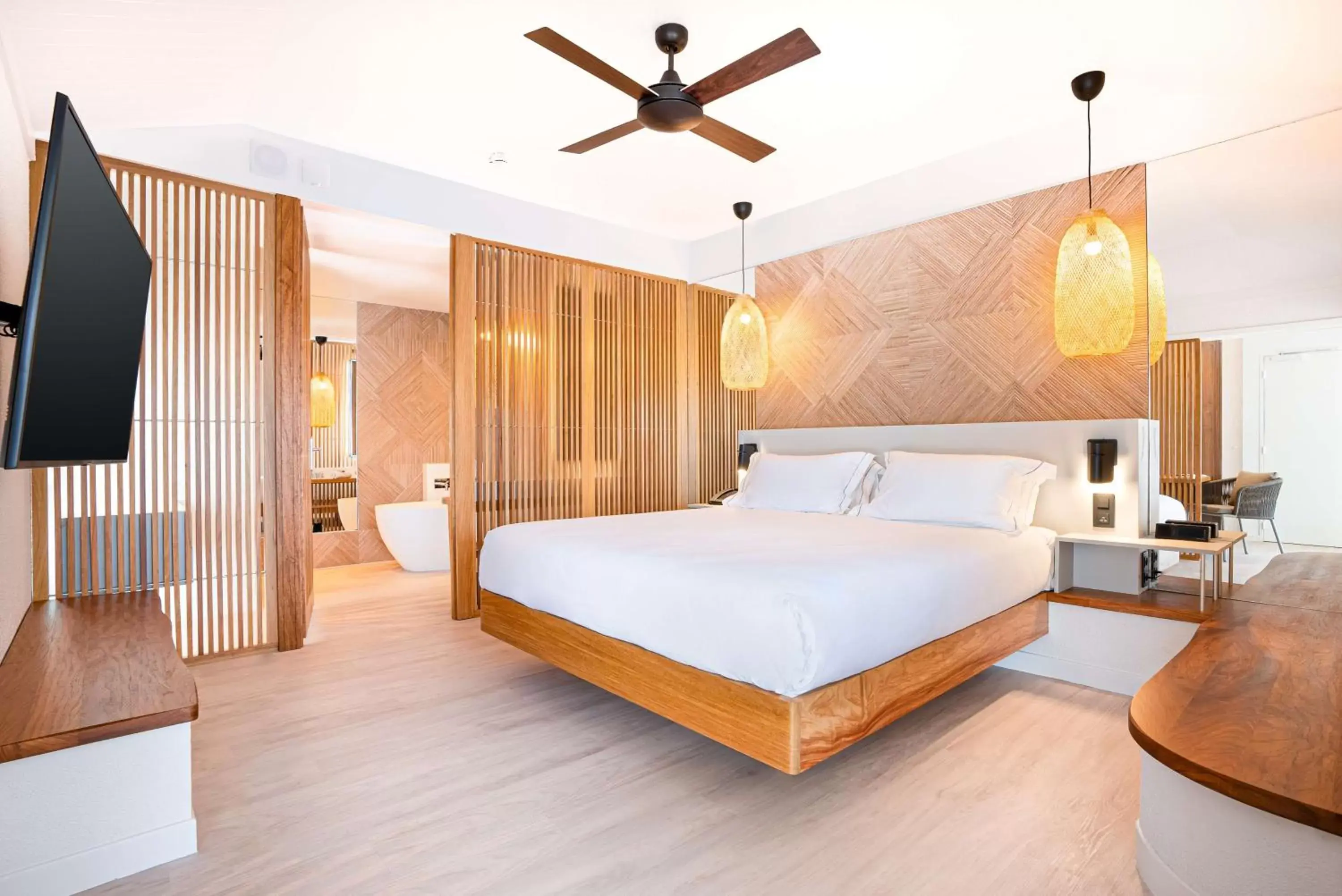 Bedroom, Bed in DoubleTree by Hilton Noumea Ilot Maitre Resort