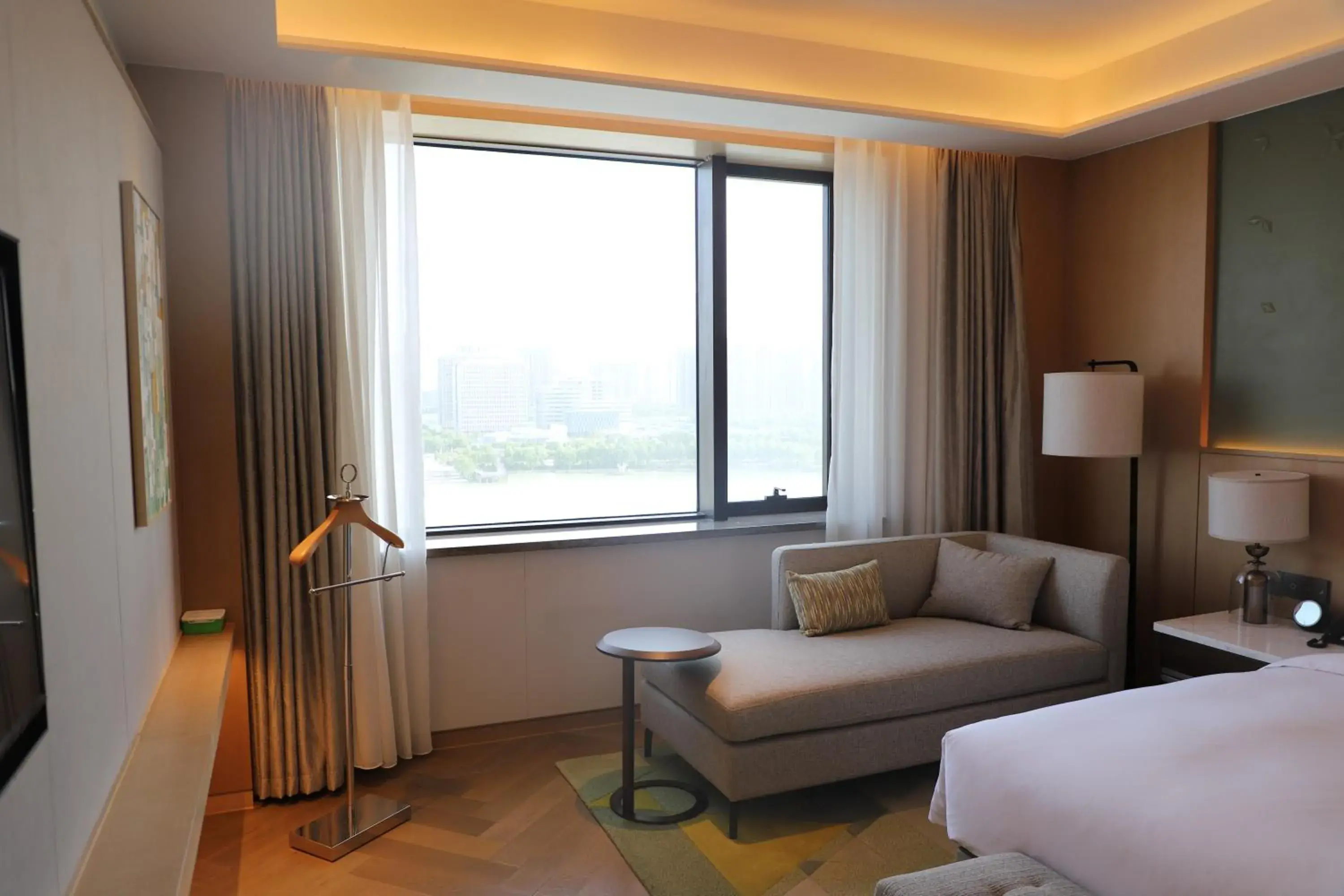 Lake view, Seating Area in Holiday Inn Zhengzhou High-Tech Zone, an IHG Hotel