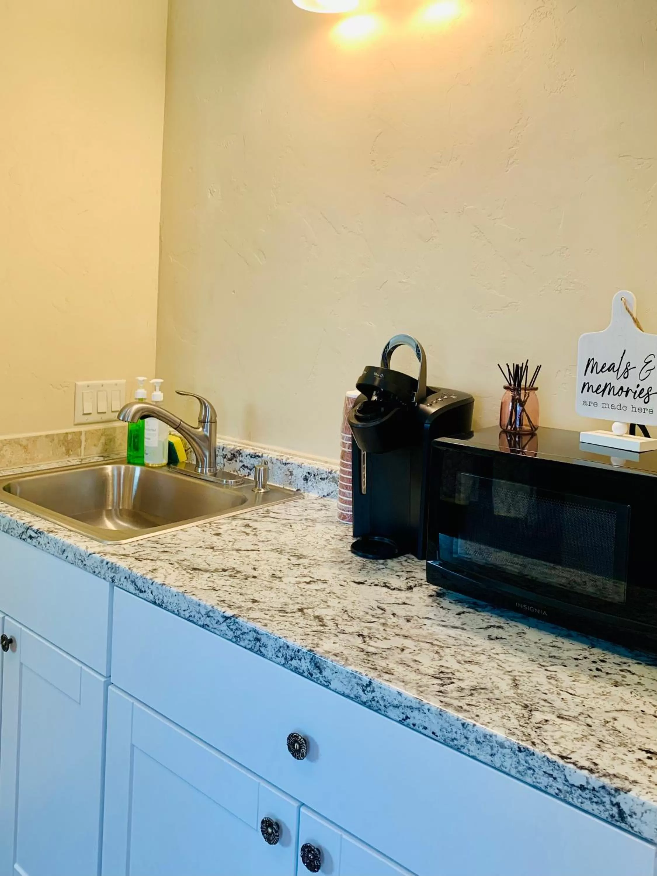 Coffee/tea facilities in Chateau Coralini