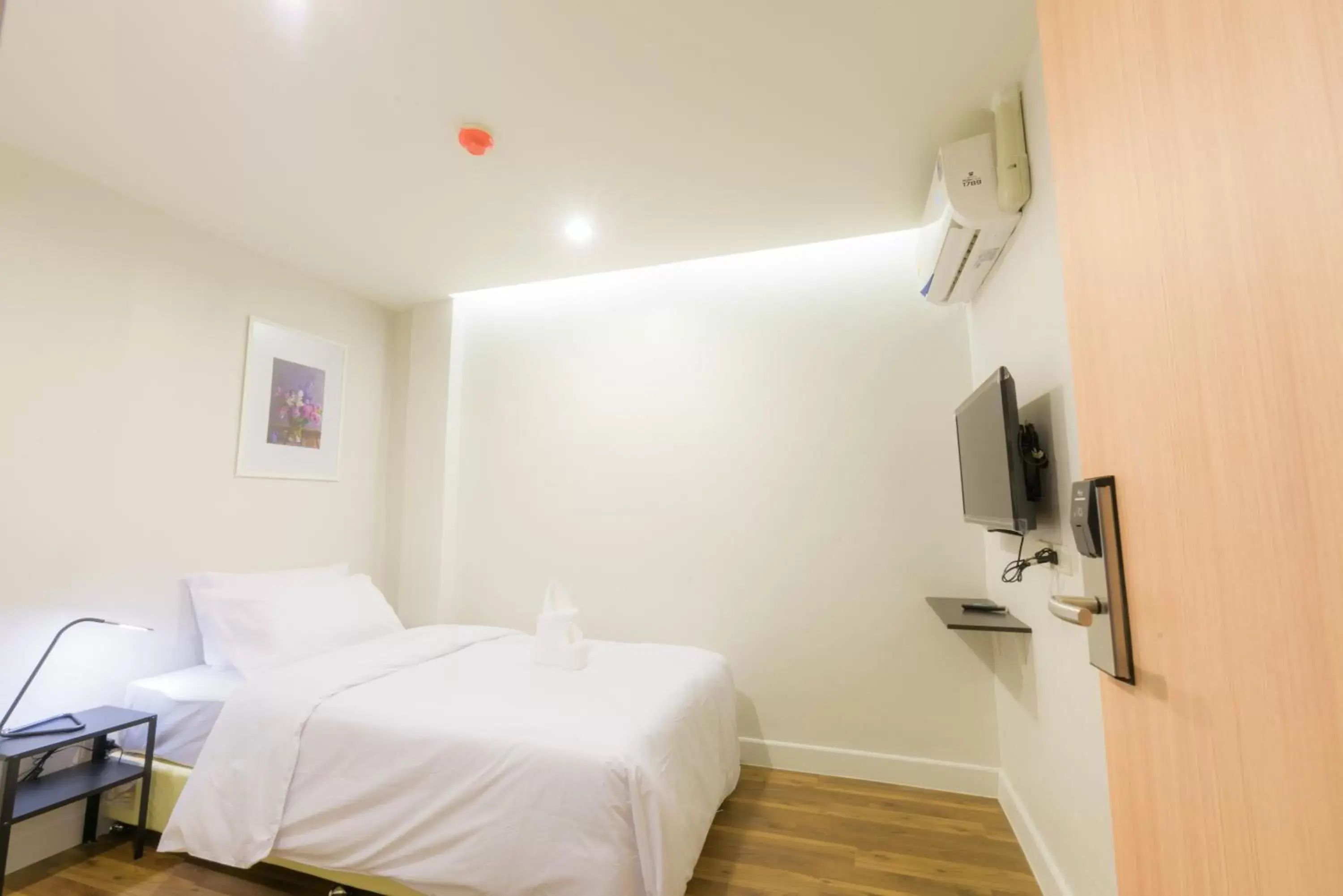 Bed in Metro hotel Bed in Metro hotel