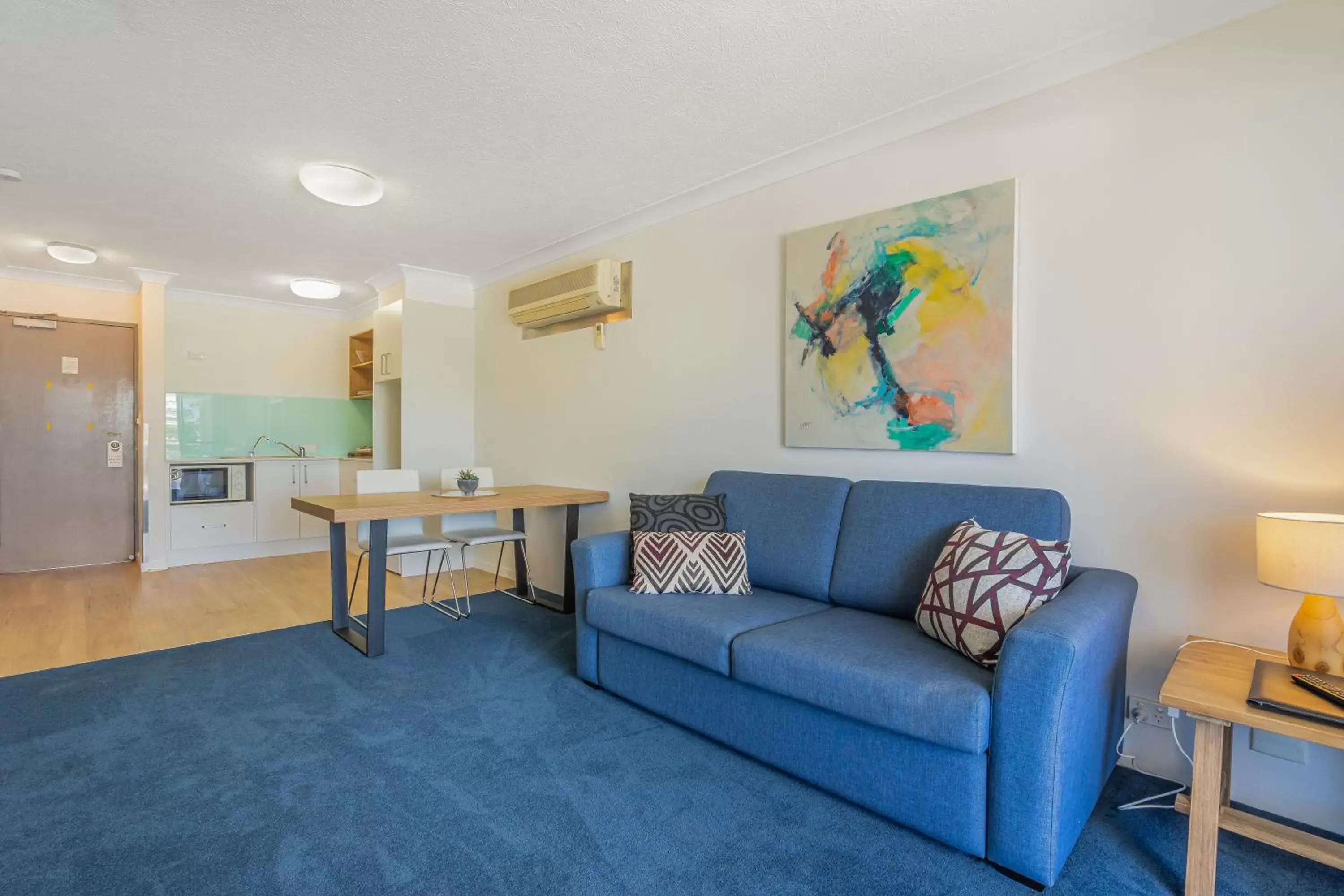 Kitchen or kitchenette, Seating Area in Nelson Towers Motel & Apartments