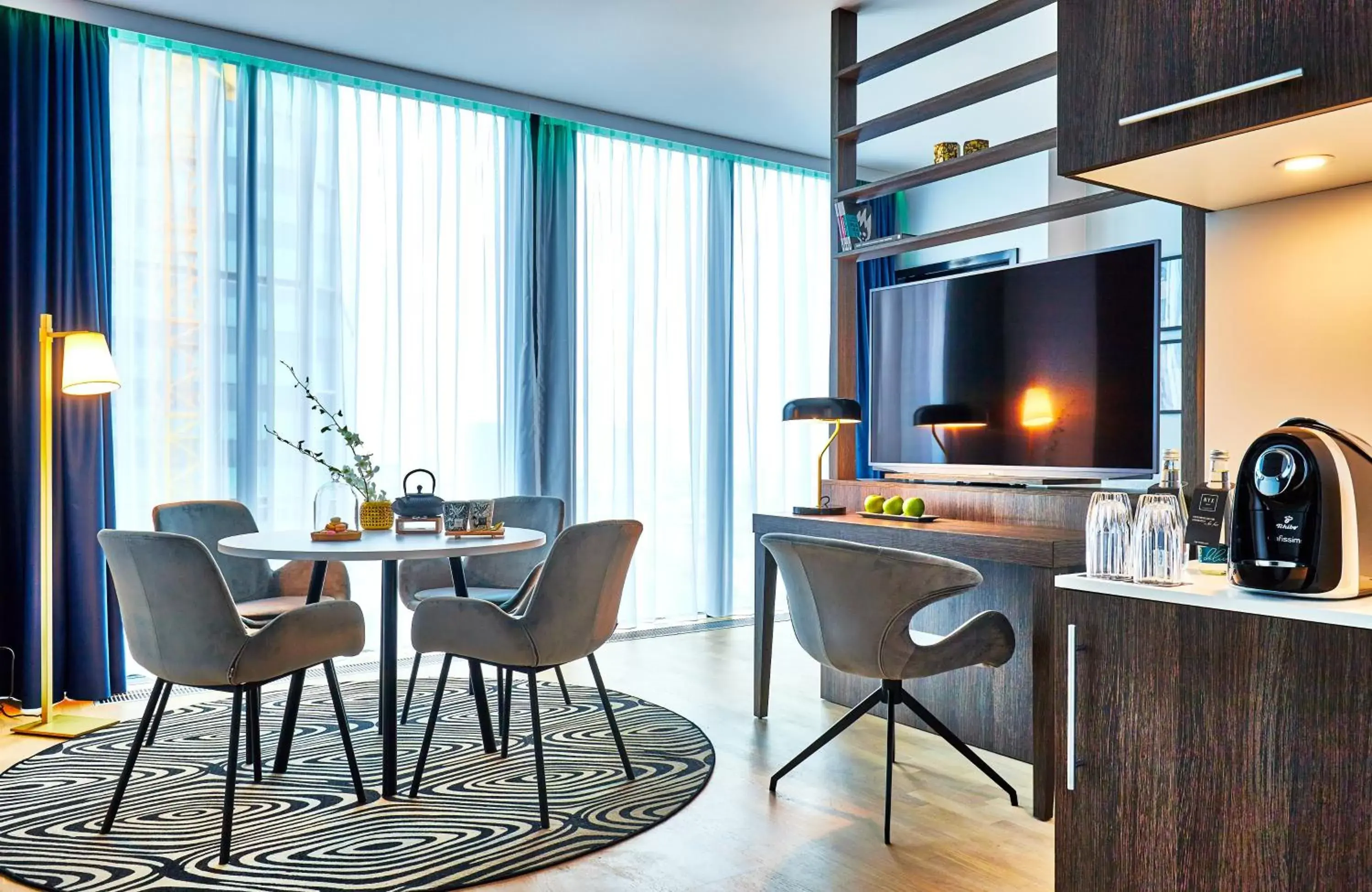 Photo of the whole room, TV/Entertainment Center in NYX Hotel Warsaw by Leonardo Hotels
