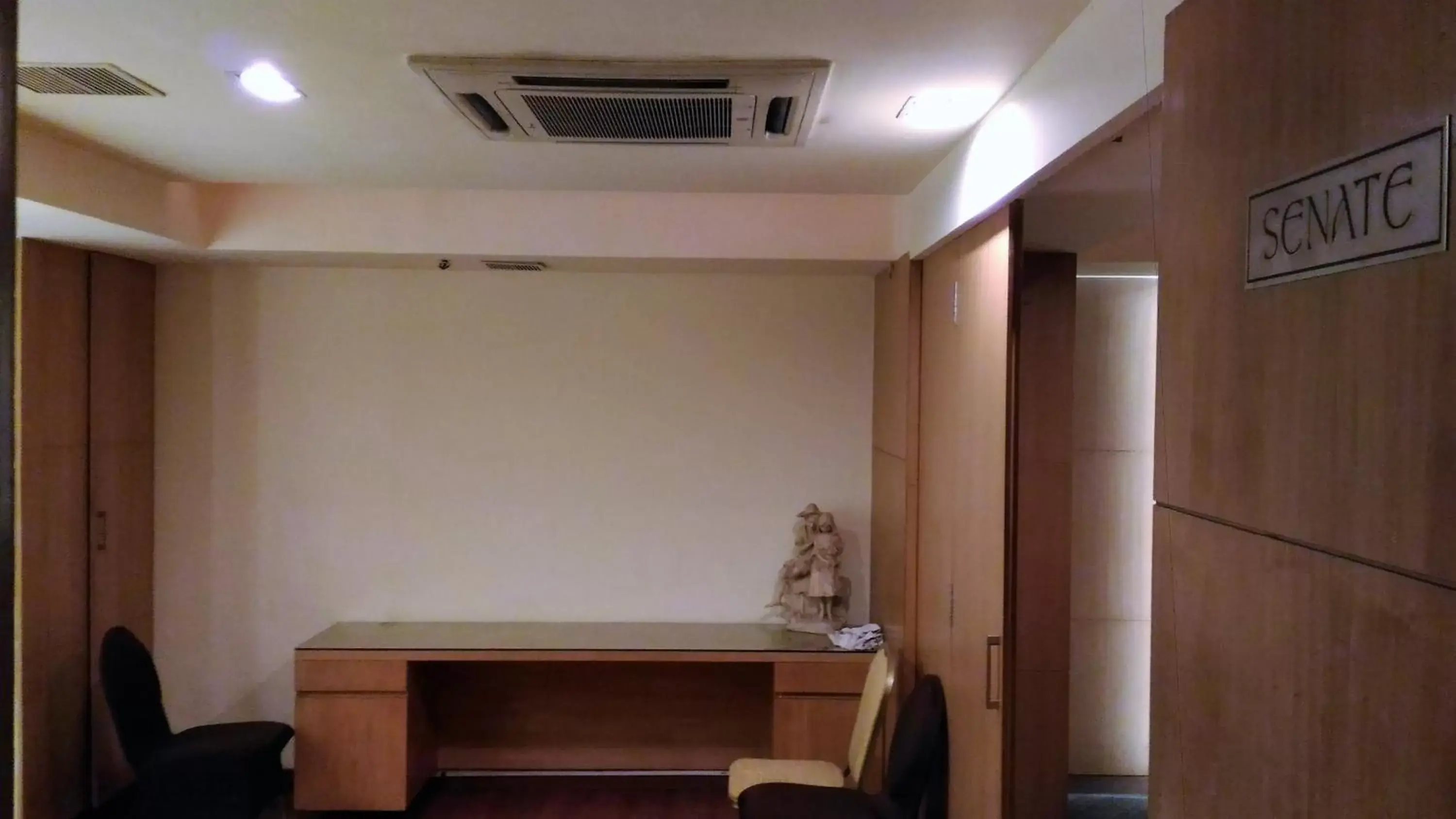 Business facilities in Taj Tristar