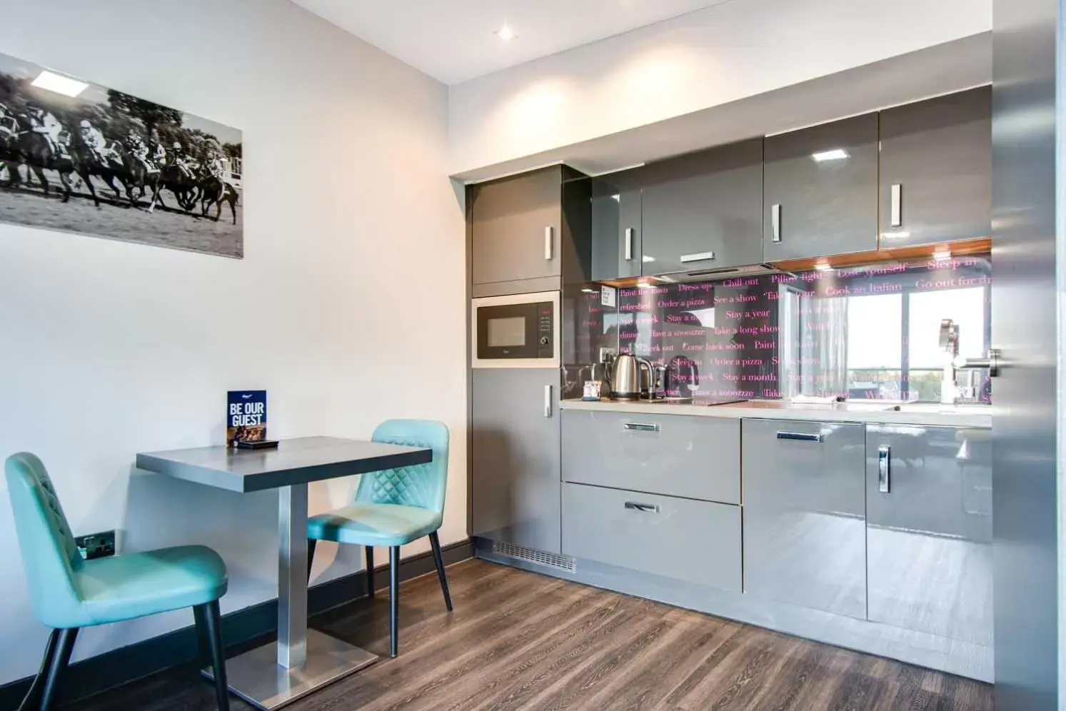 Kitchen or kitchenette in Roomzzz Chester City