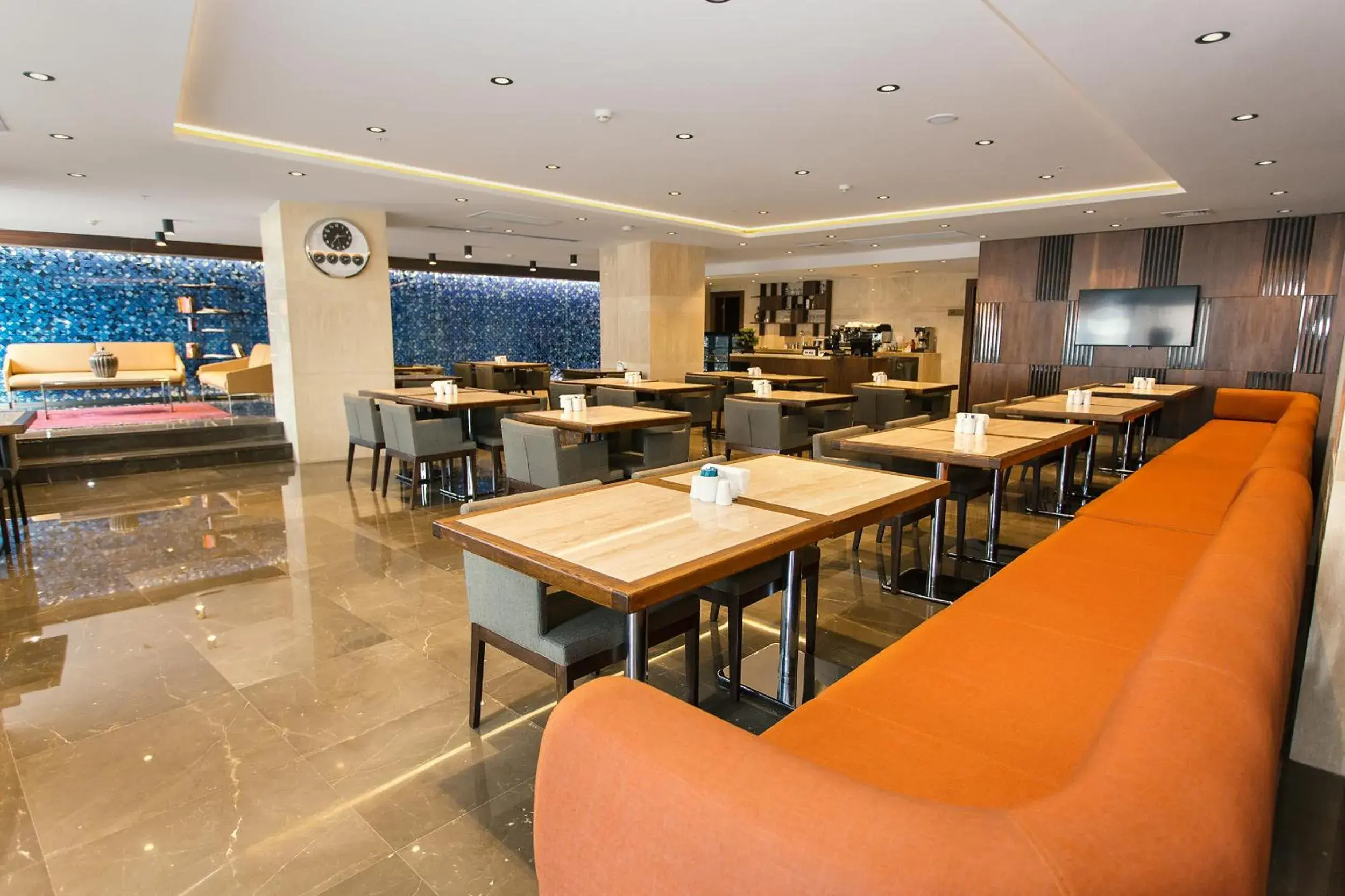 Lounge or bar, Restaurant/Places to Eat in Fesa Business Hotel