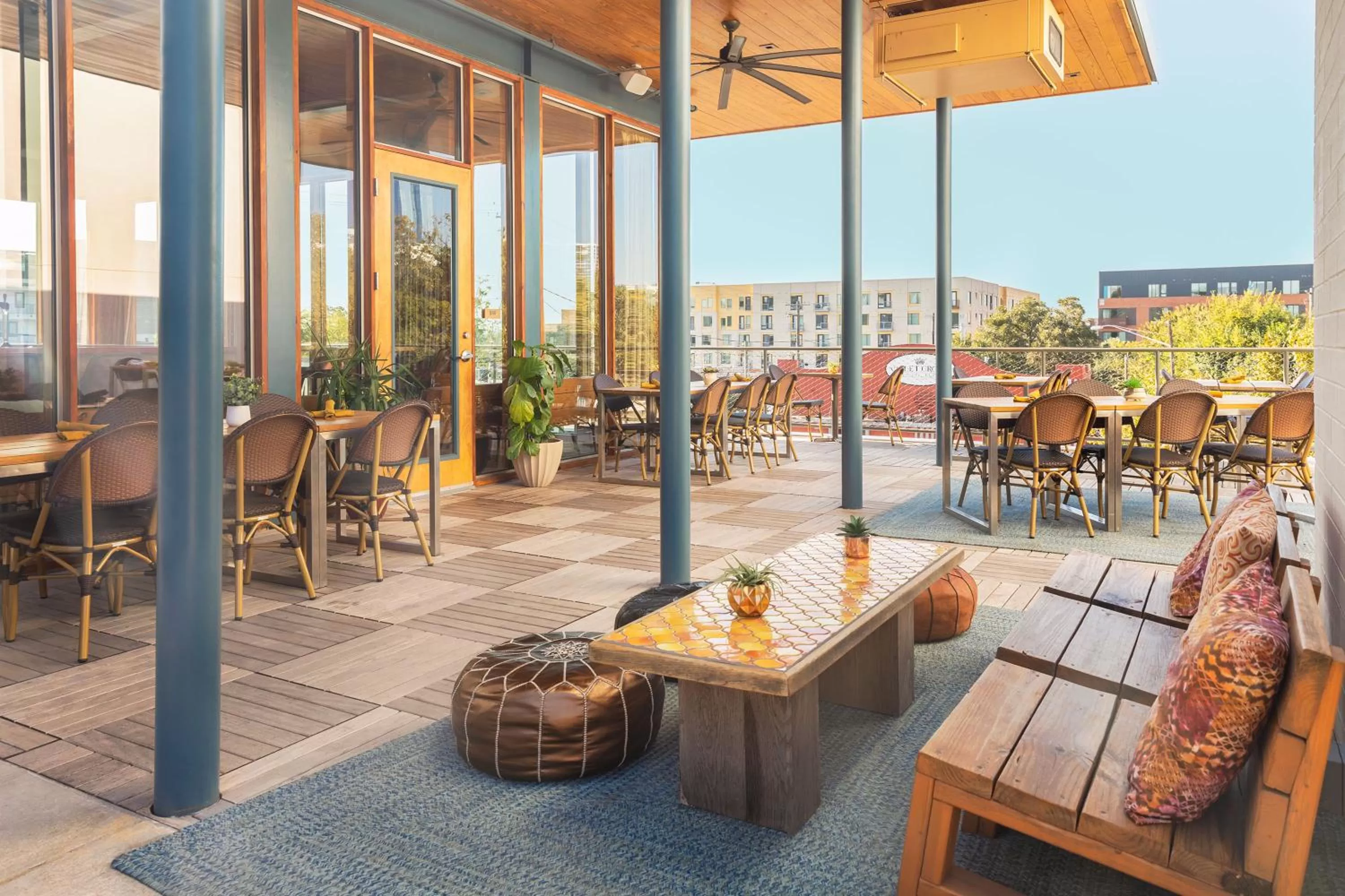 Lounge or bar in East Austin Hotel