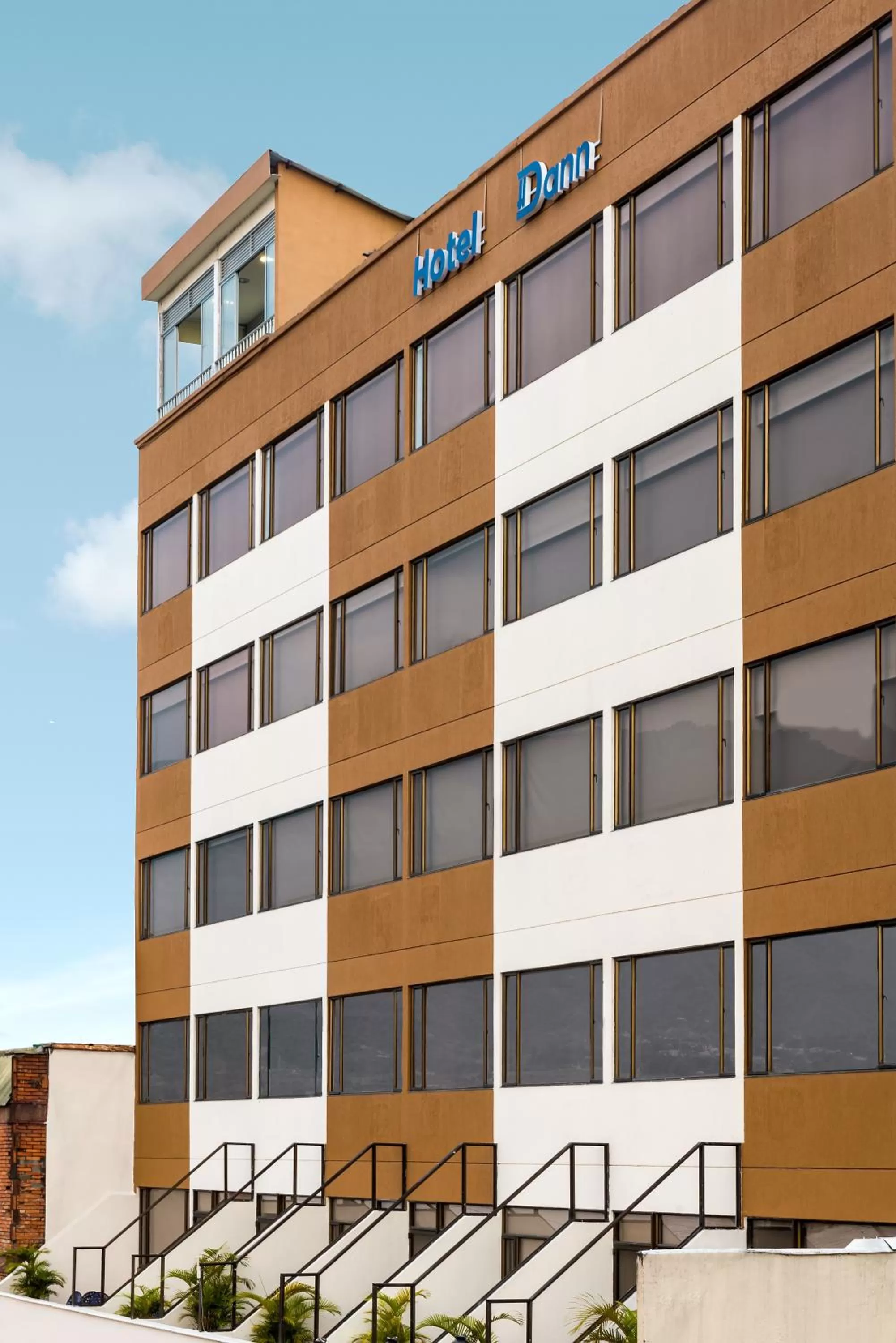 Facade/entrance in Hotel Dann Combeima