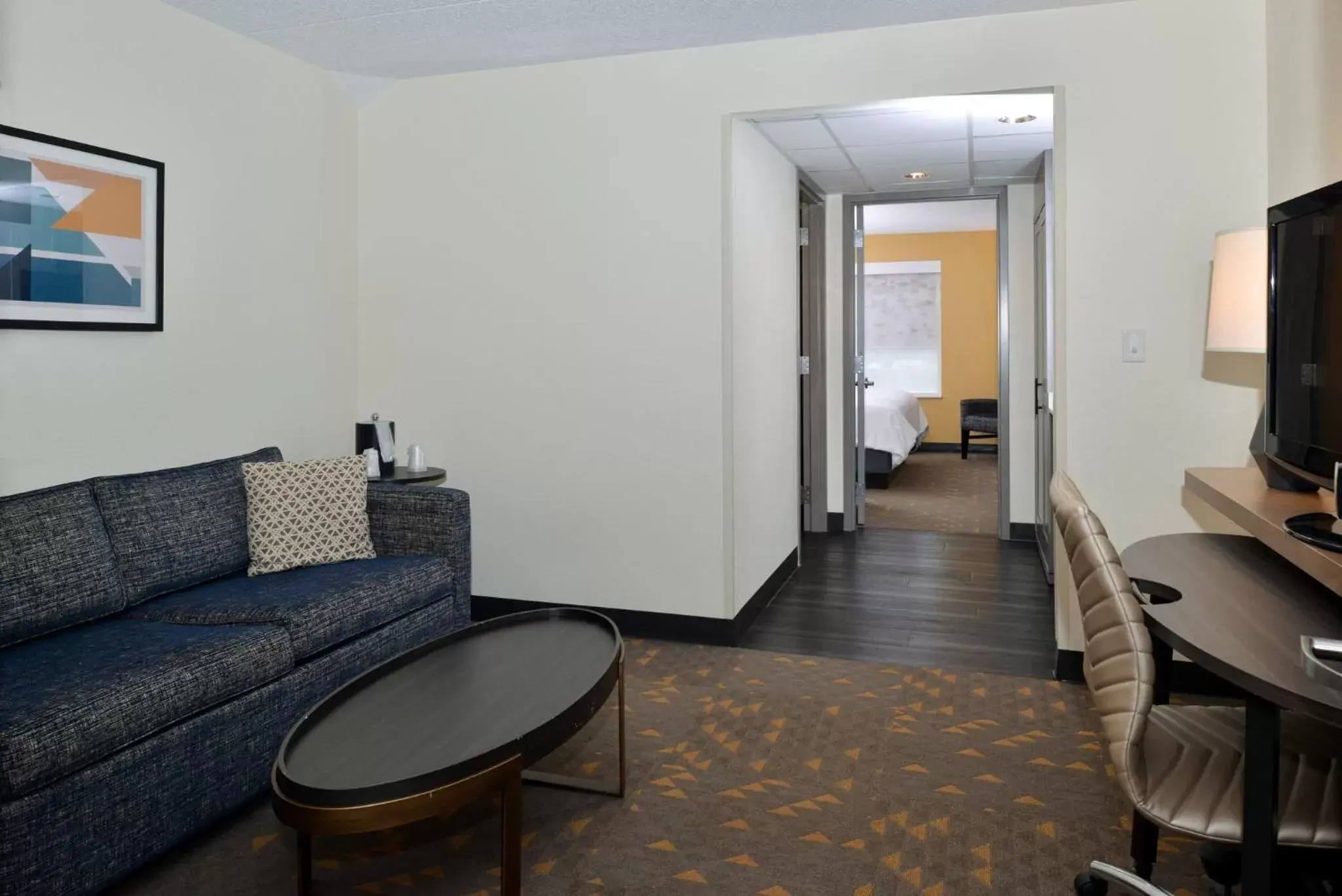 Photo of the whole room, Seating Area in Holiday Inn Hotel & Suites Overland Park-Convention Center, an IHG Hotel