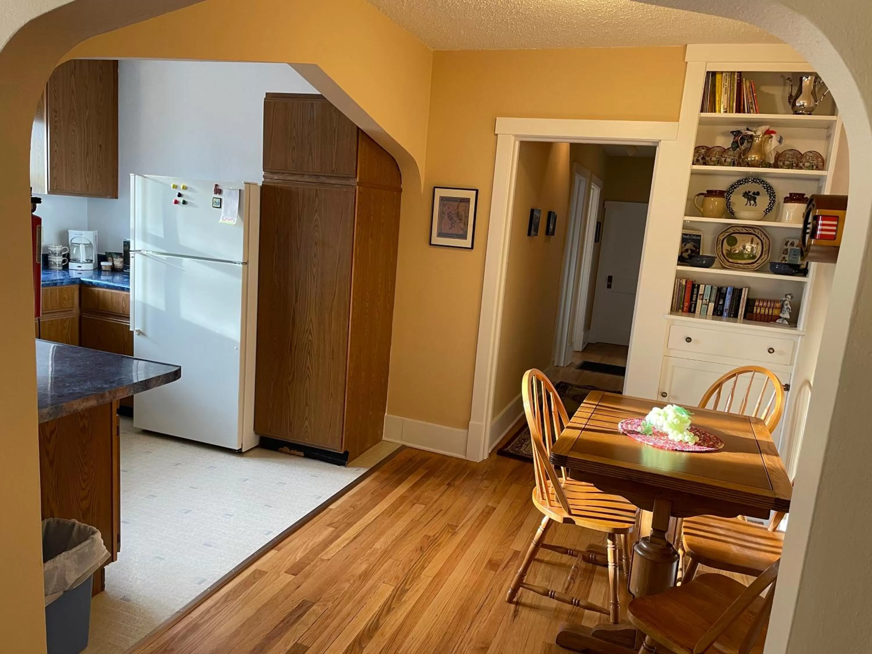 Kitchen or kitchenette in 1899 Inn