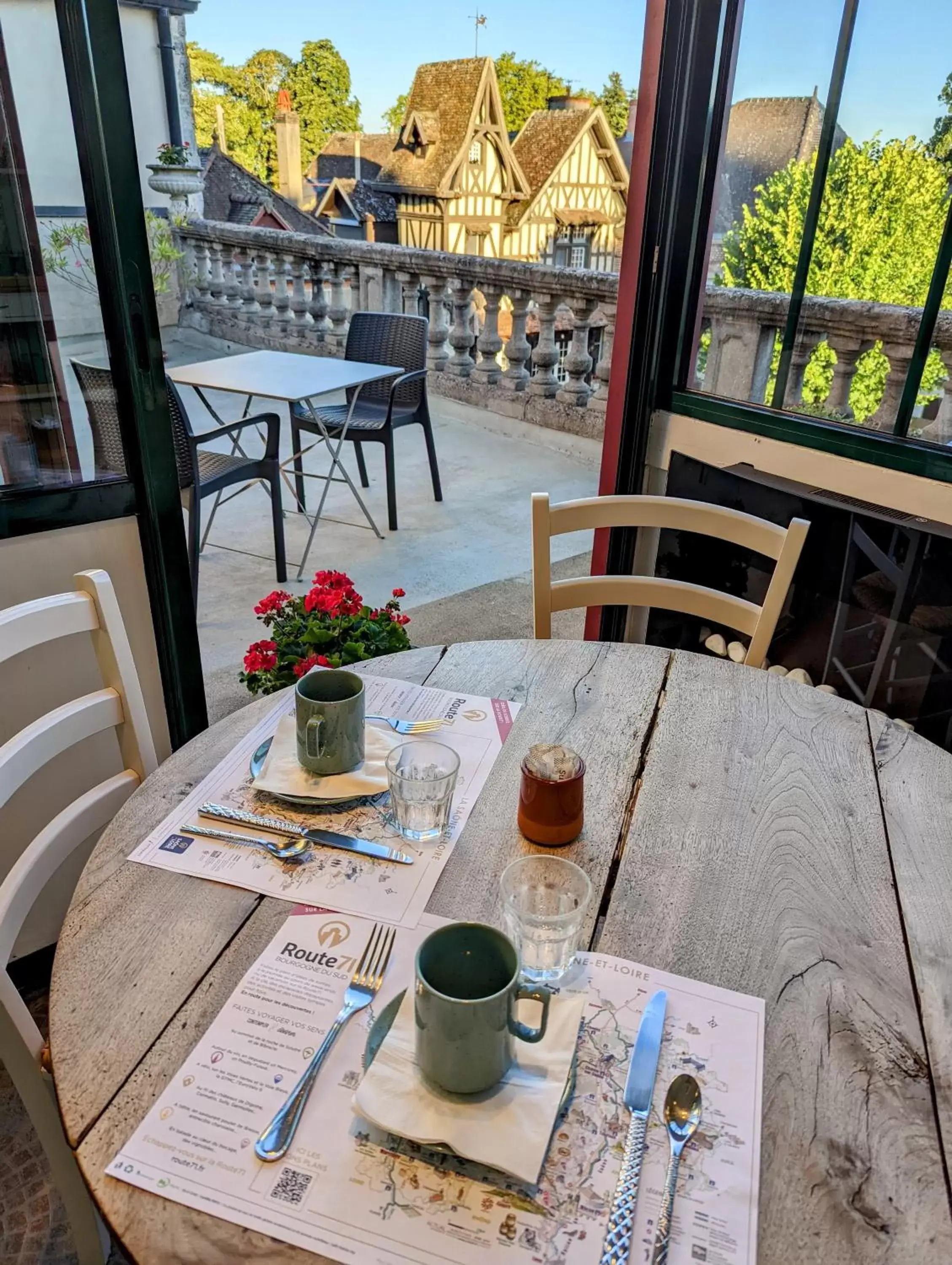 Patio, Restaurant/Places to Eat in Logis Hotel La Tourelle du Beffroi