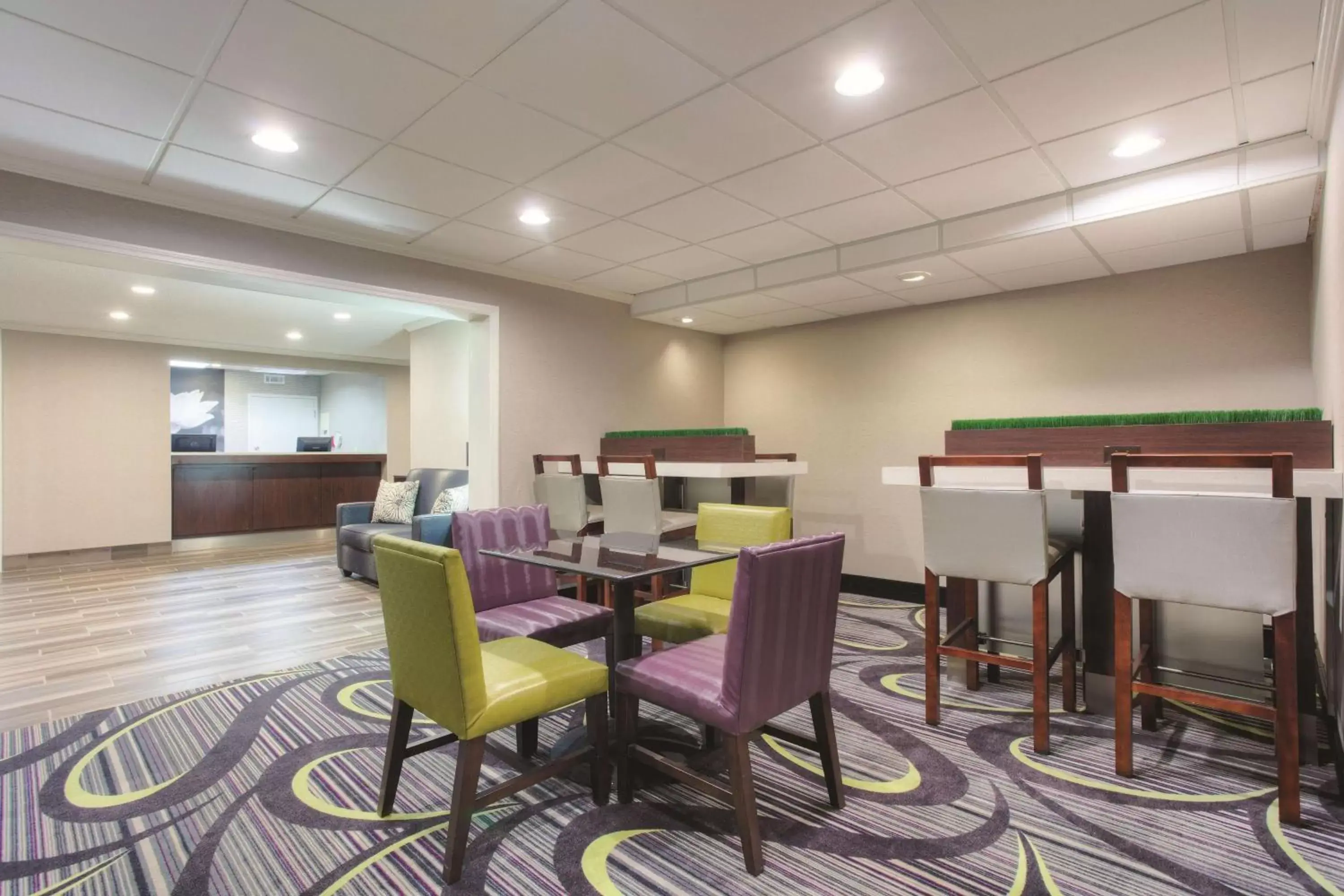 Lobby or reception in La Quinta by Wyndham Atlanta Roswell