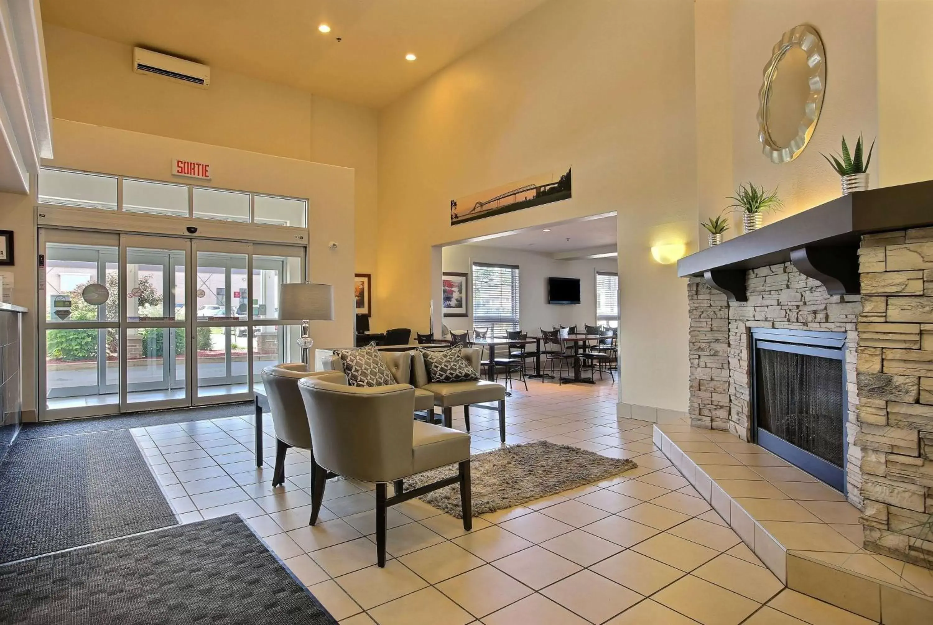 Lobby or reception, Seating Area in Super 8 by Wyndham Trois-Rivieres