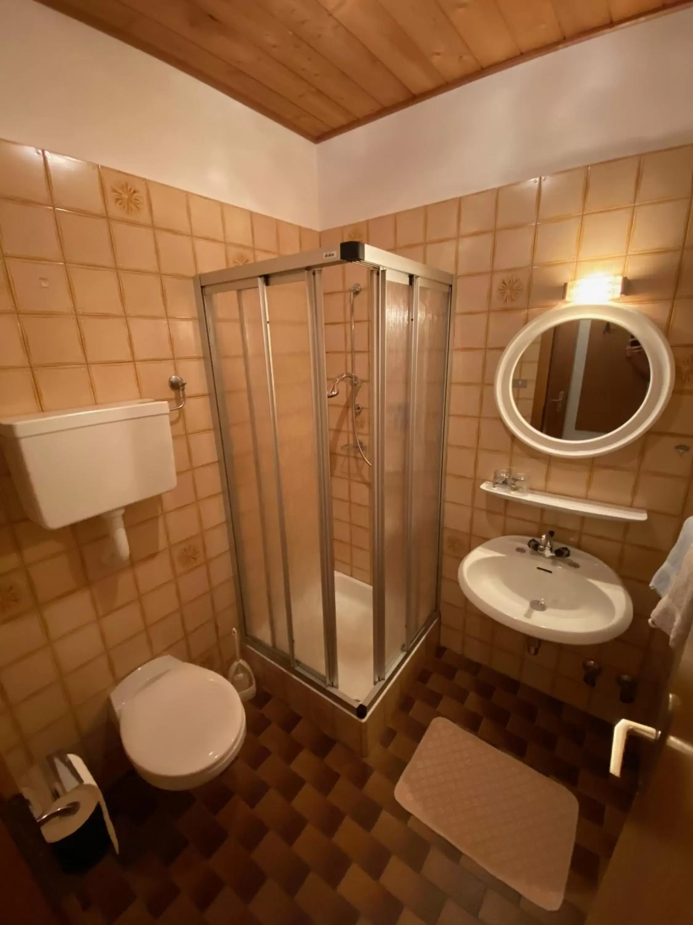 Bathroom in Gasthof Albergo Ressmair